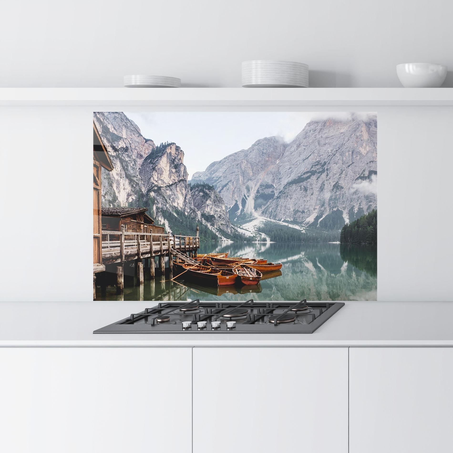 Konyhai üveg hátfal Cabin Lake mockup 9