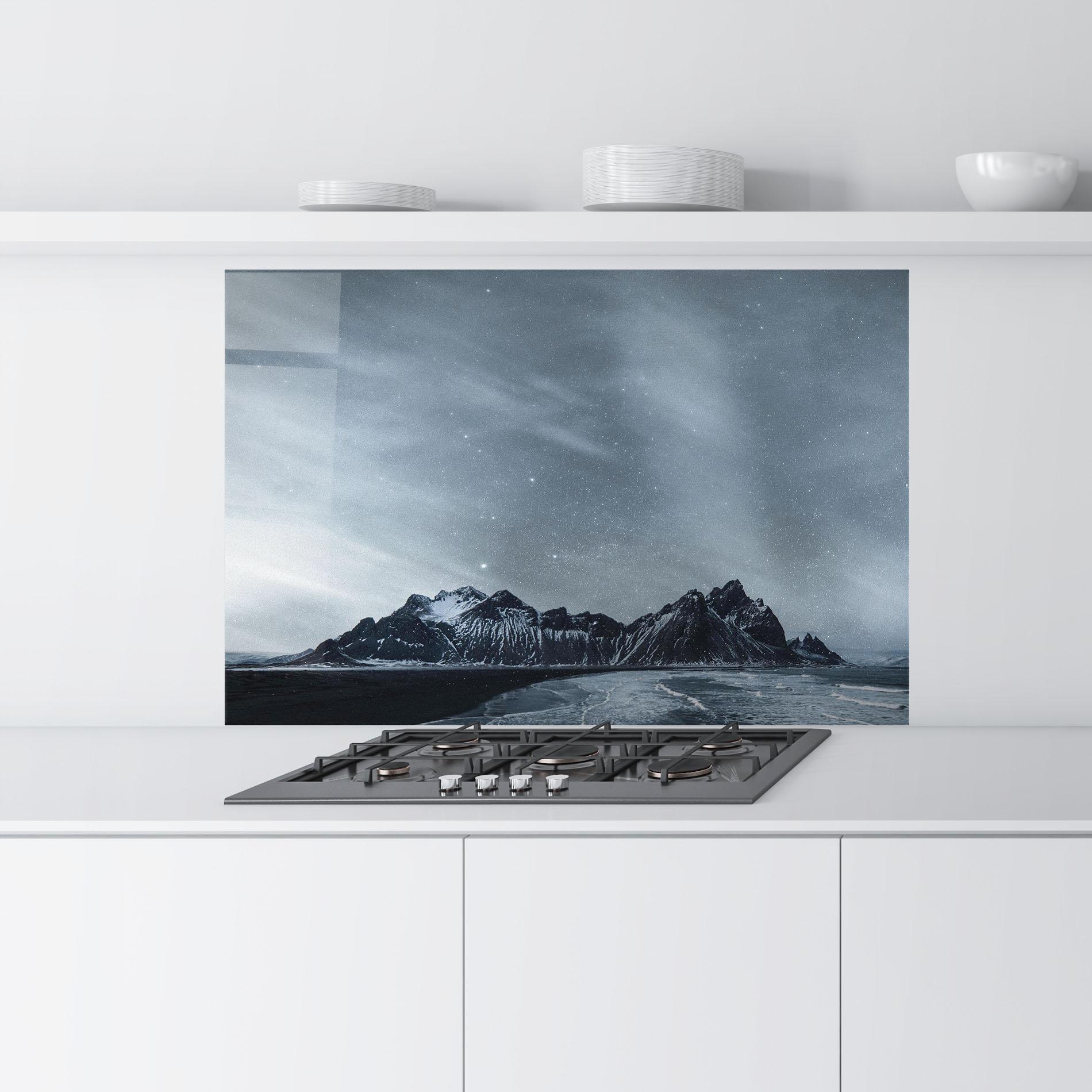 Konyhai üveg hátfal Grey Star Mountain mockup 9