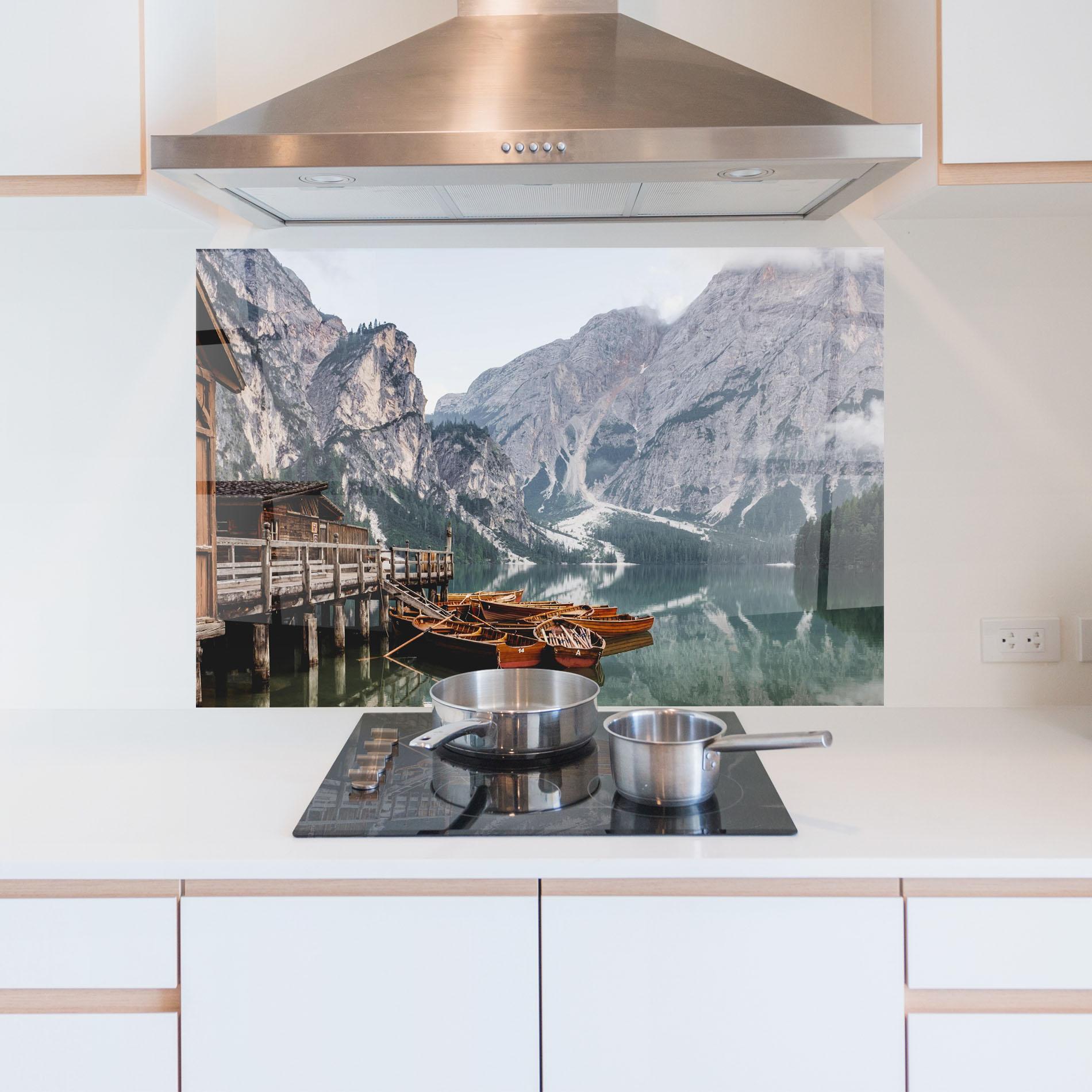 Konyhai üveg hátfal Cabin Lake mockup 5