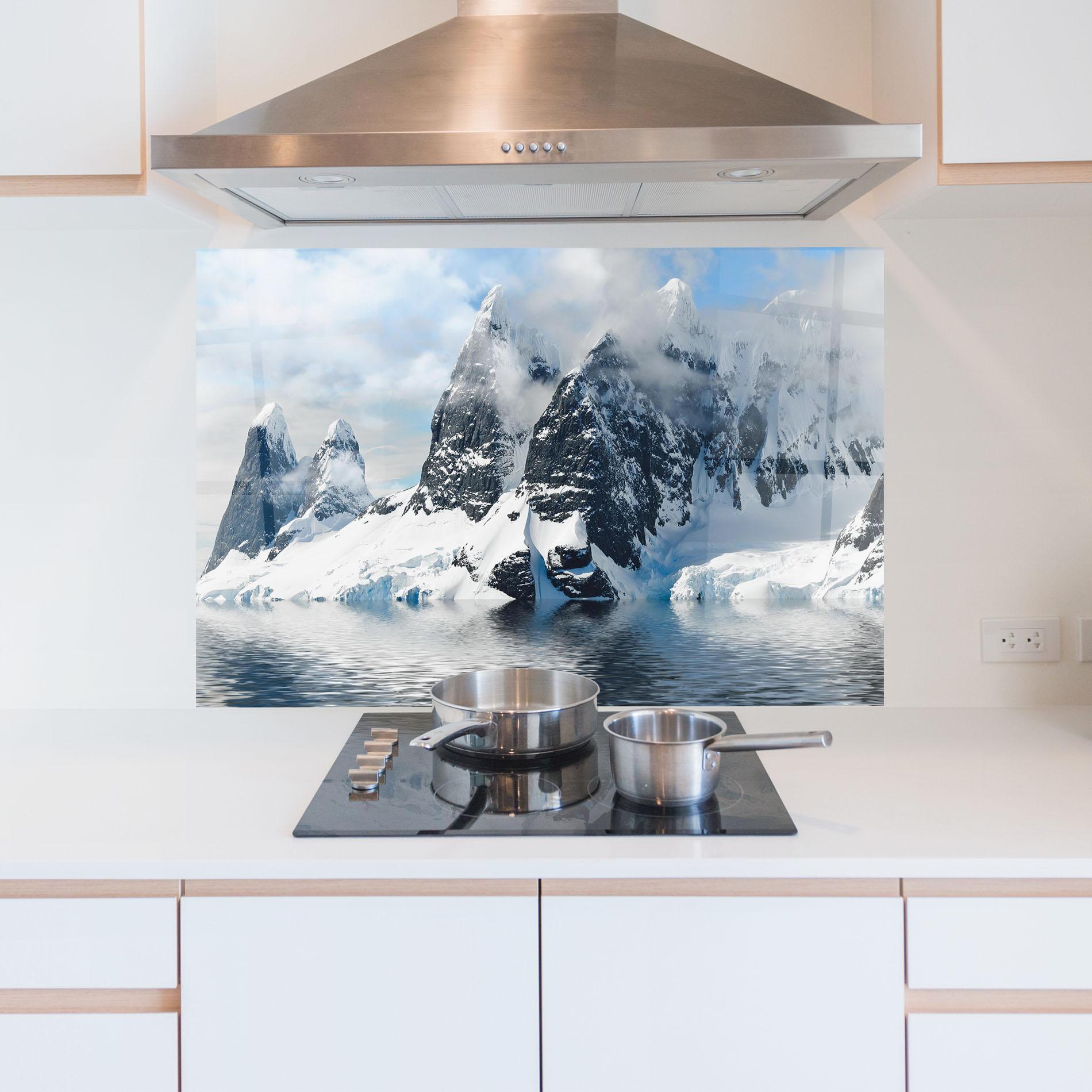 Konyhai üveg hátfal Glacial Mountains mockup 5