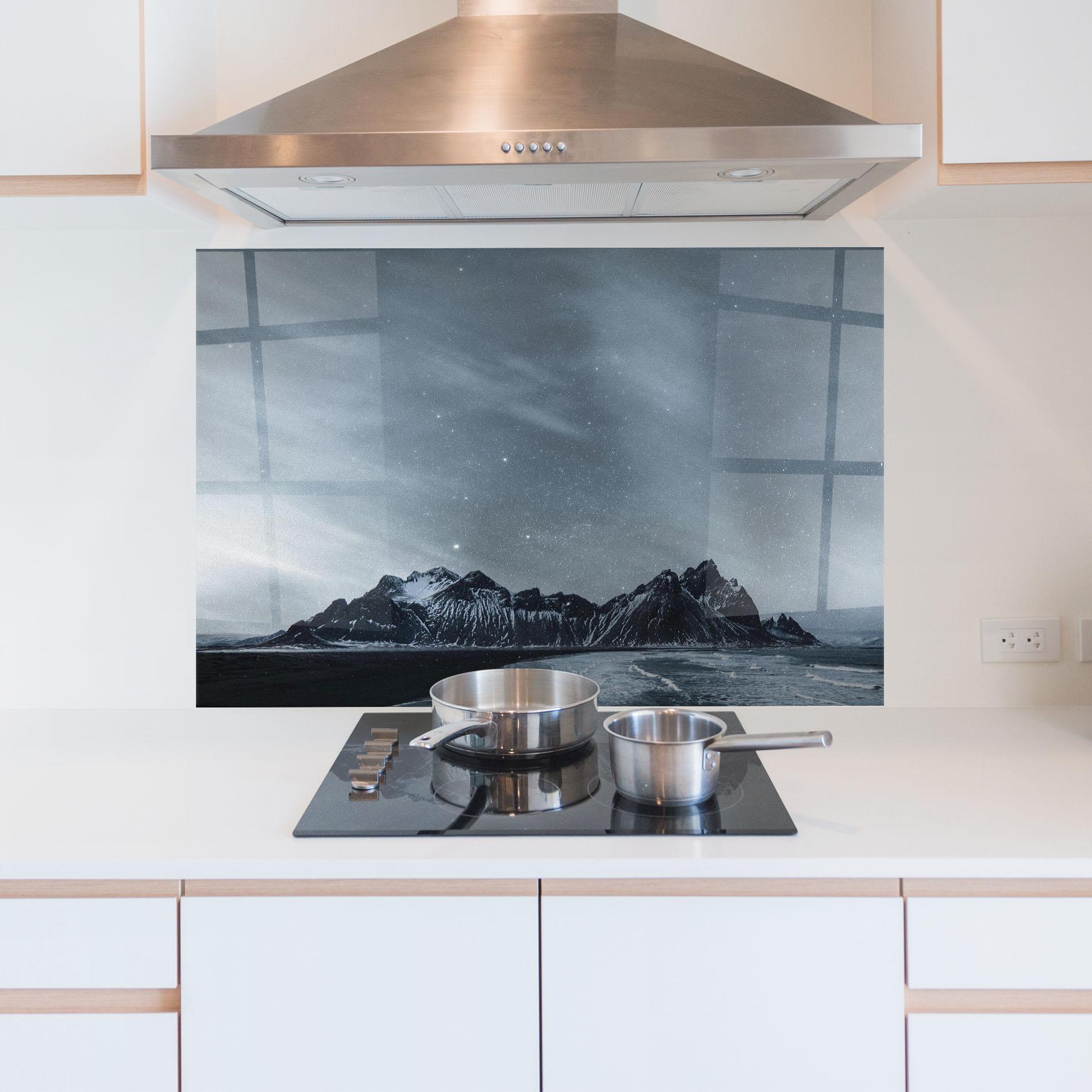 Konyhai üveg hátfal Grey Star Mountain mockup 5