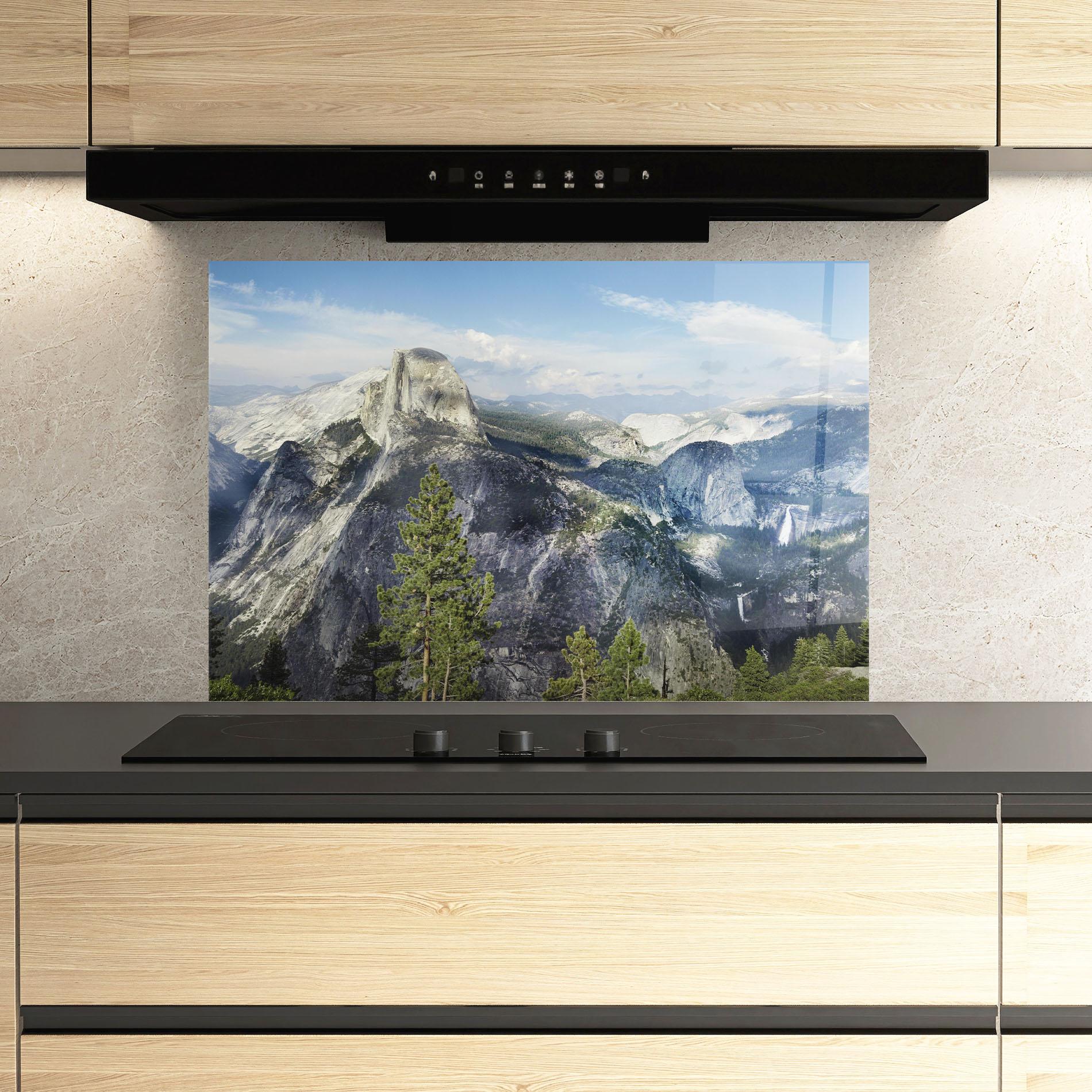 Konyhai üveg hátfal Foggy Day Mountain mockup 3