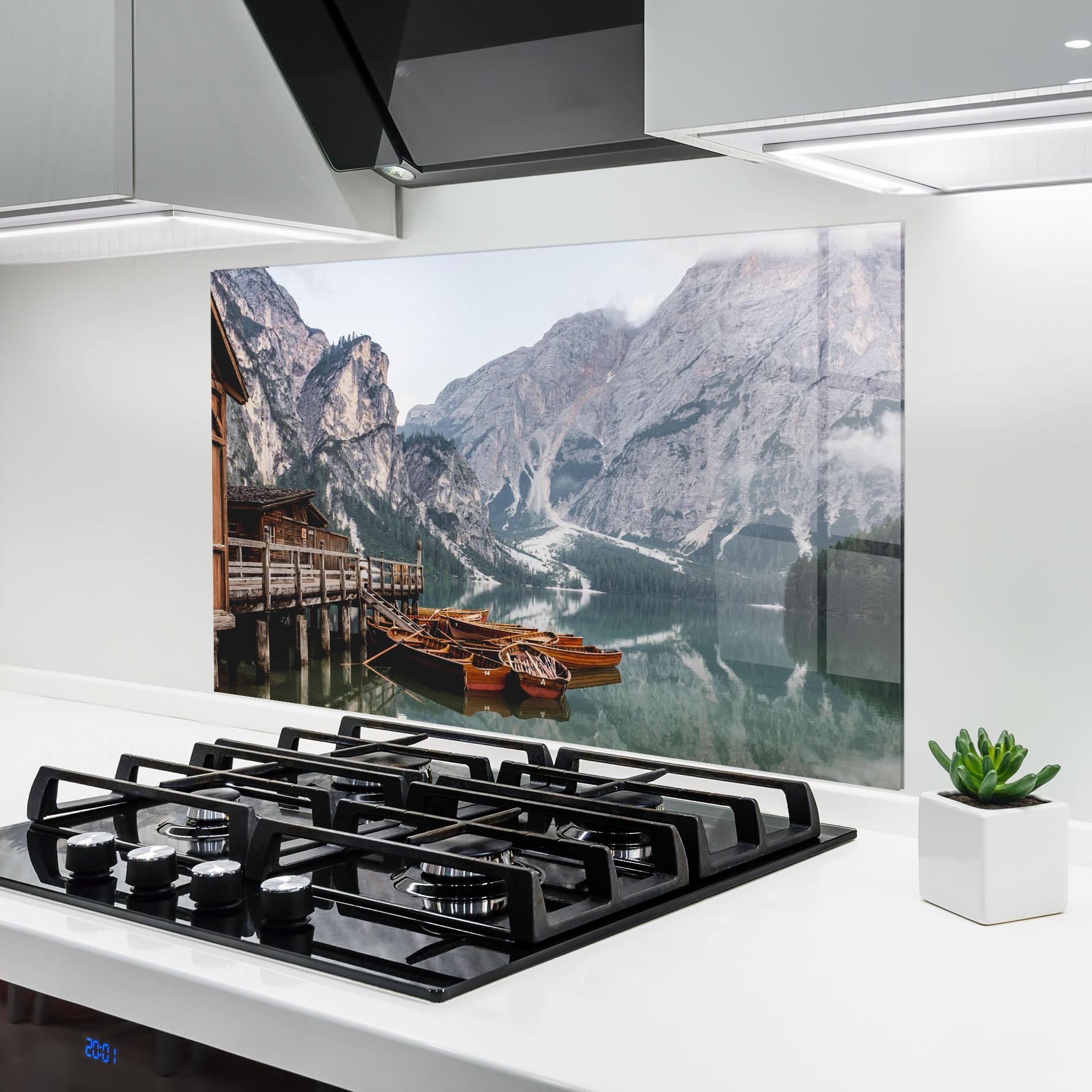 Konyhai üveg hátfal Cabin Lake mockup 6