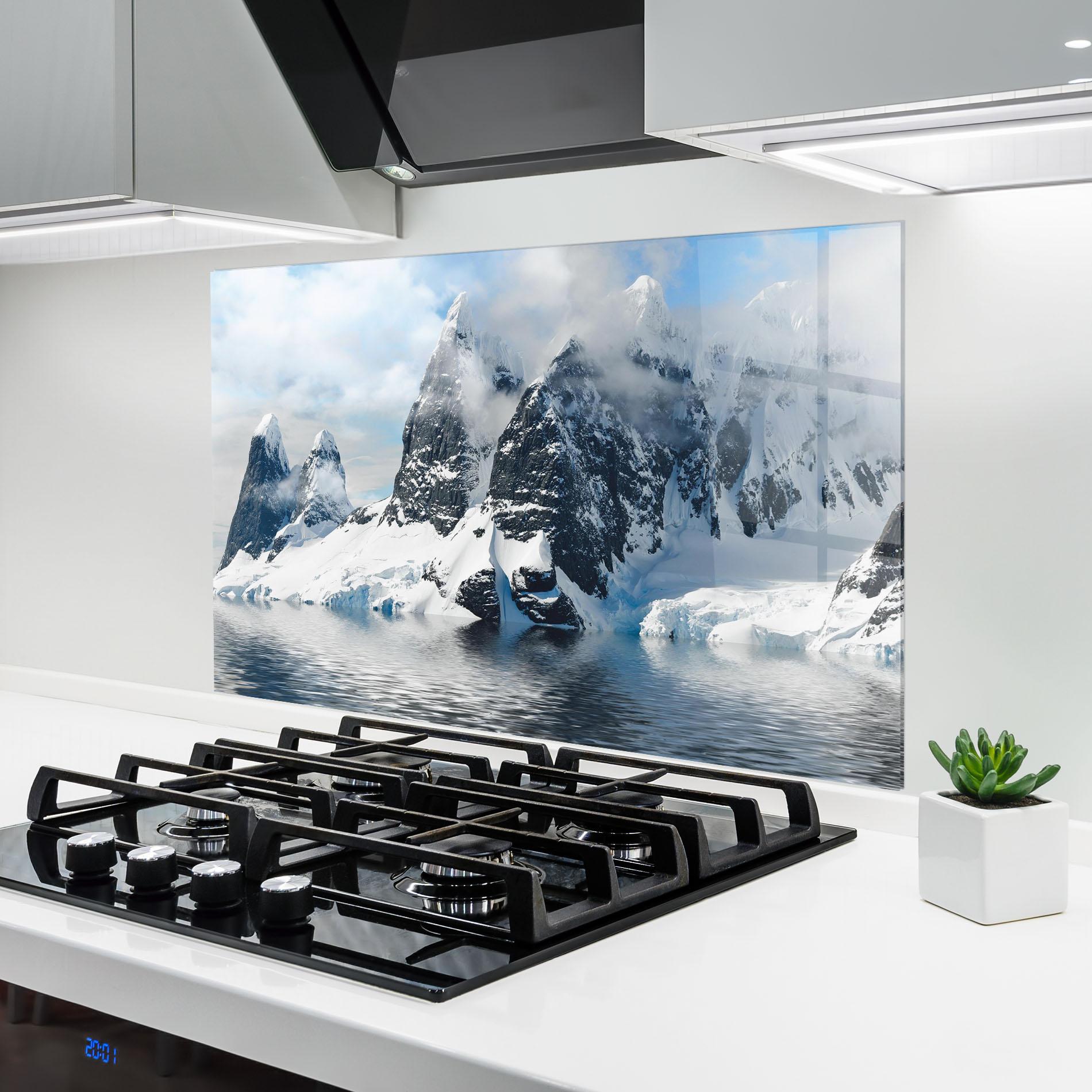 Konyhai üveg hátfal Glacial Mountains mockup 6