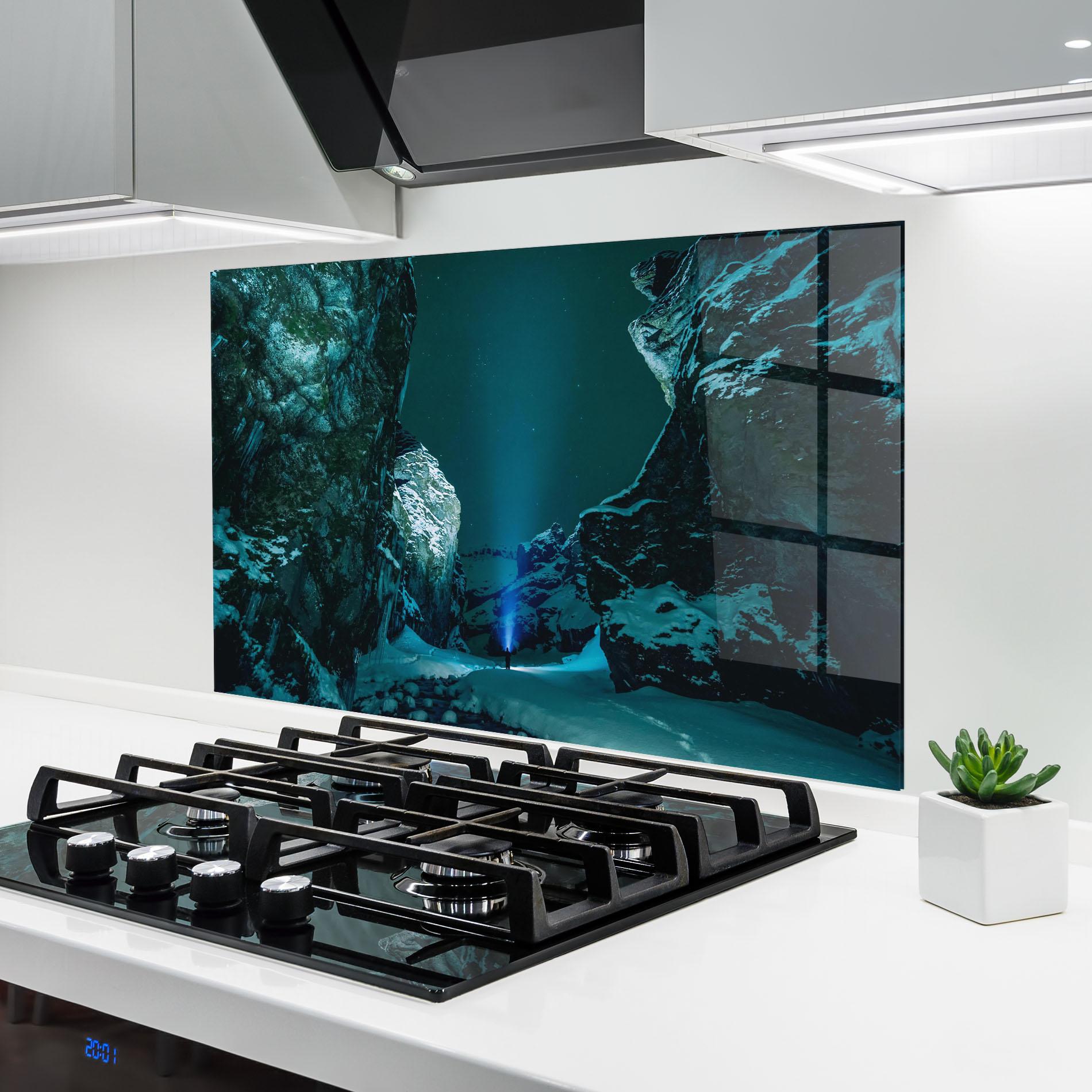 Konyhai üveg hátfal Green Light Mountain mockup 6