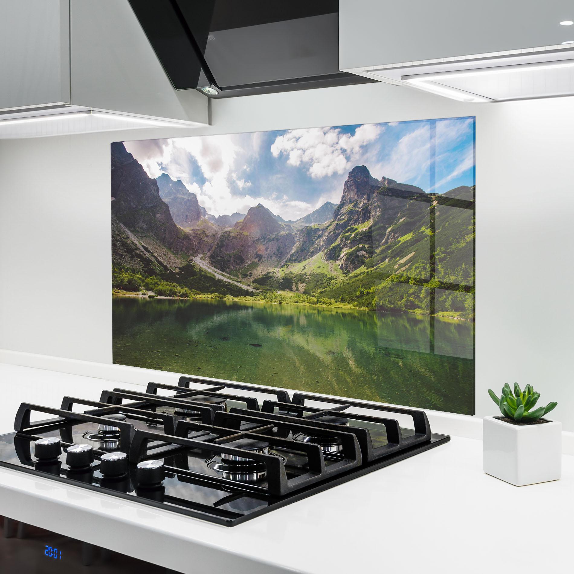 Konyhai üveg hátfal Green Mountain mockup 6