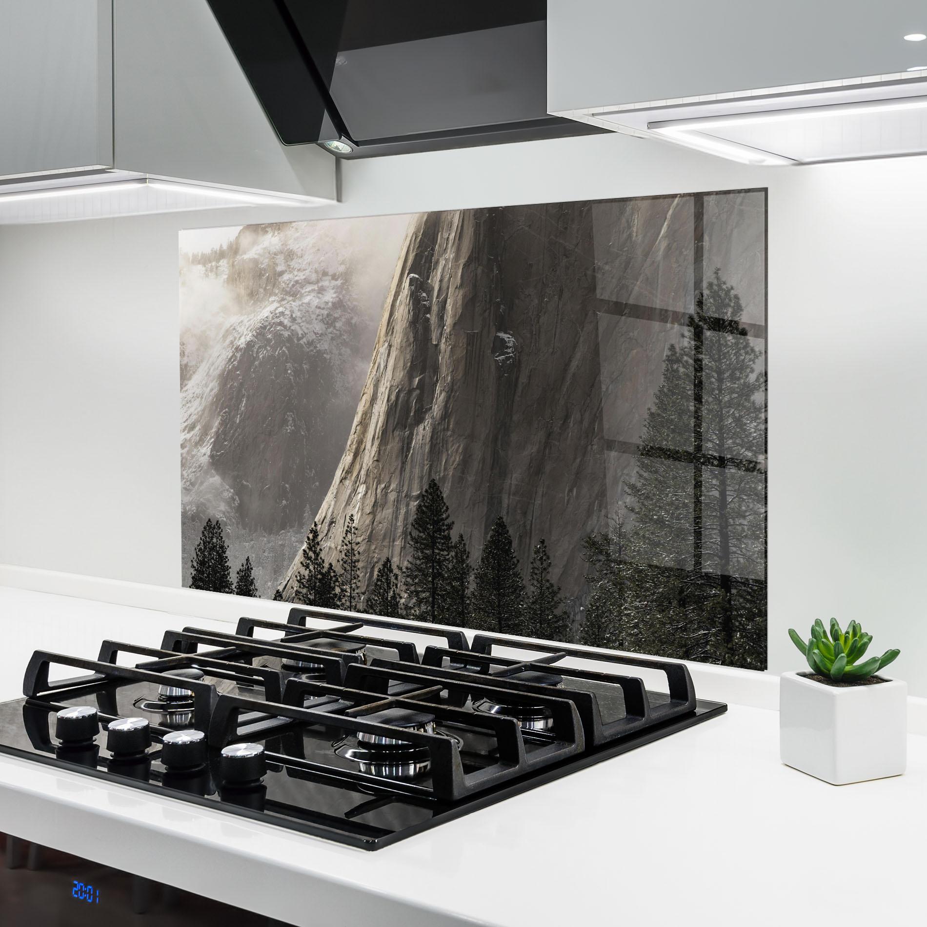 Konyhai üveg hátfal Green Tree Mountain mockup 6
