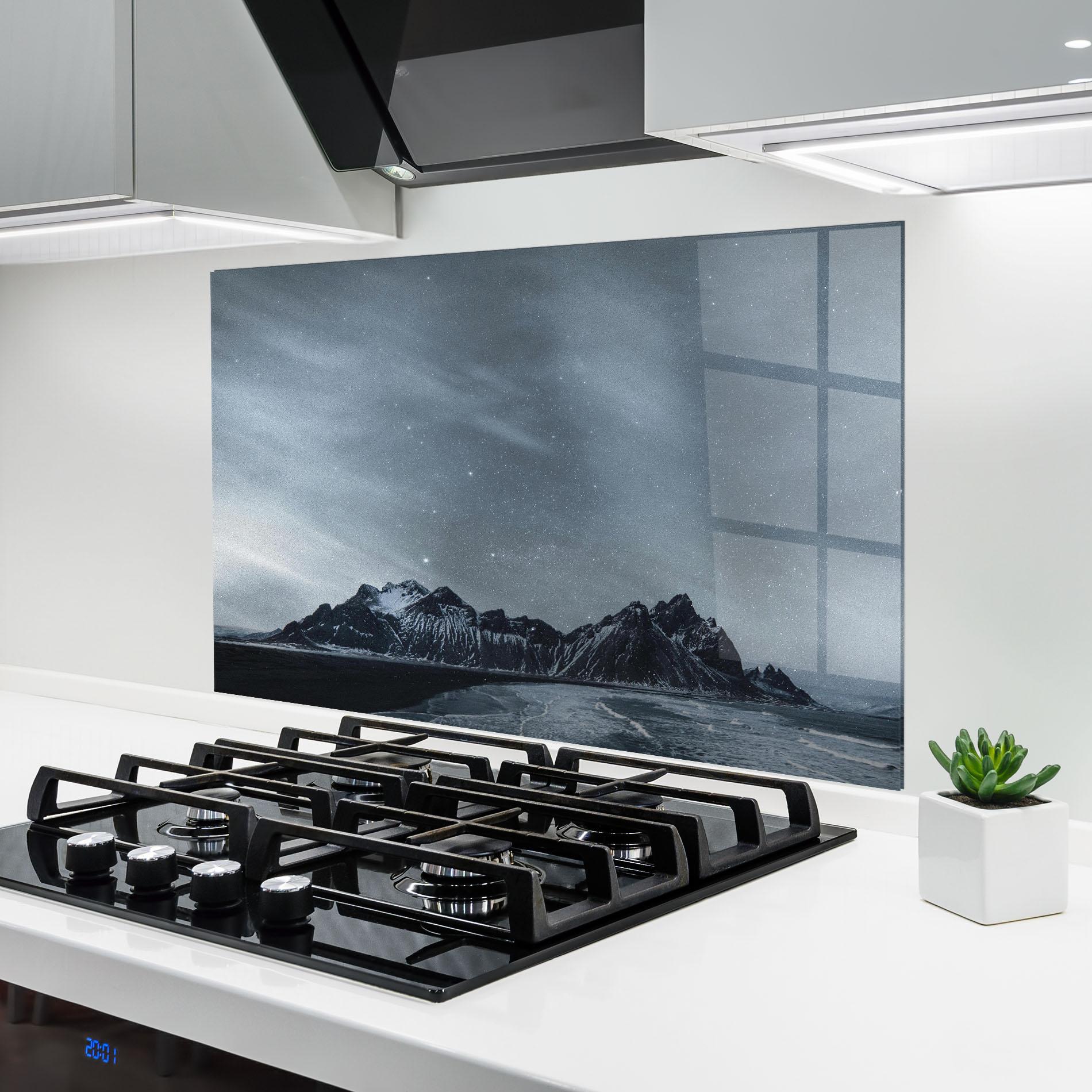 Konyhai üveg hátfal Grey Star Mountain mockup 6