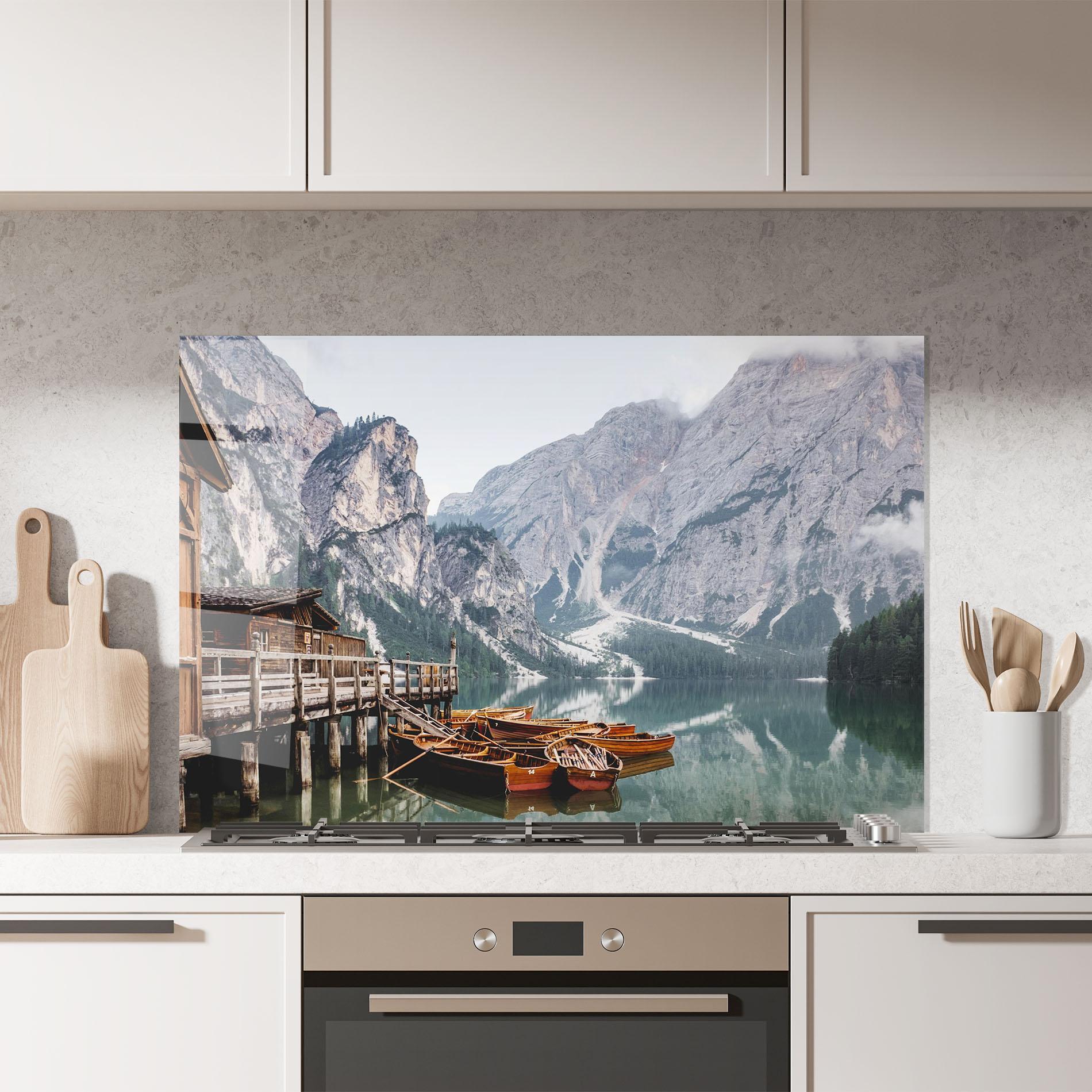 Konyhai üveg hátfal Cabin Lake mockup 7