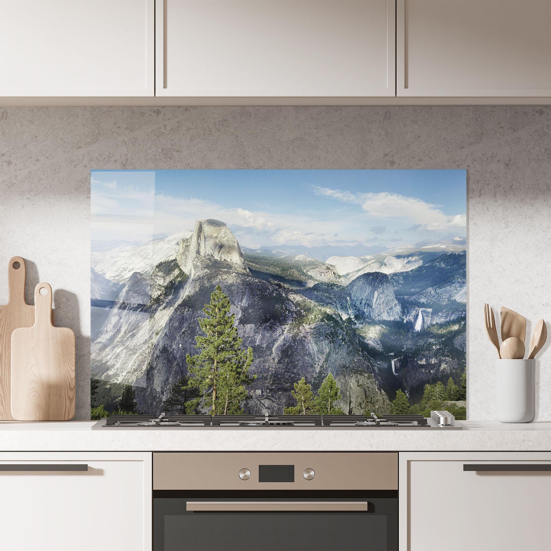 Konyhai üveg hátfal Foggy Day Mountain mockup 7