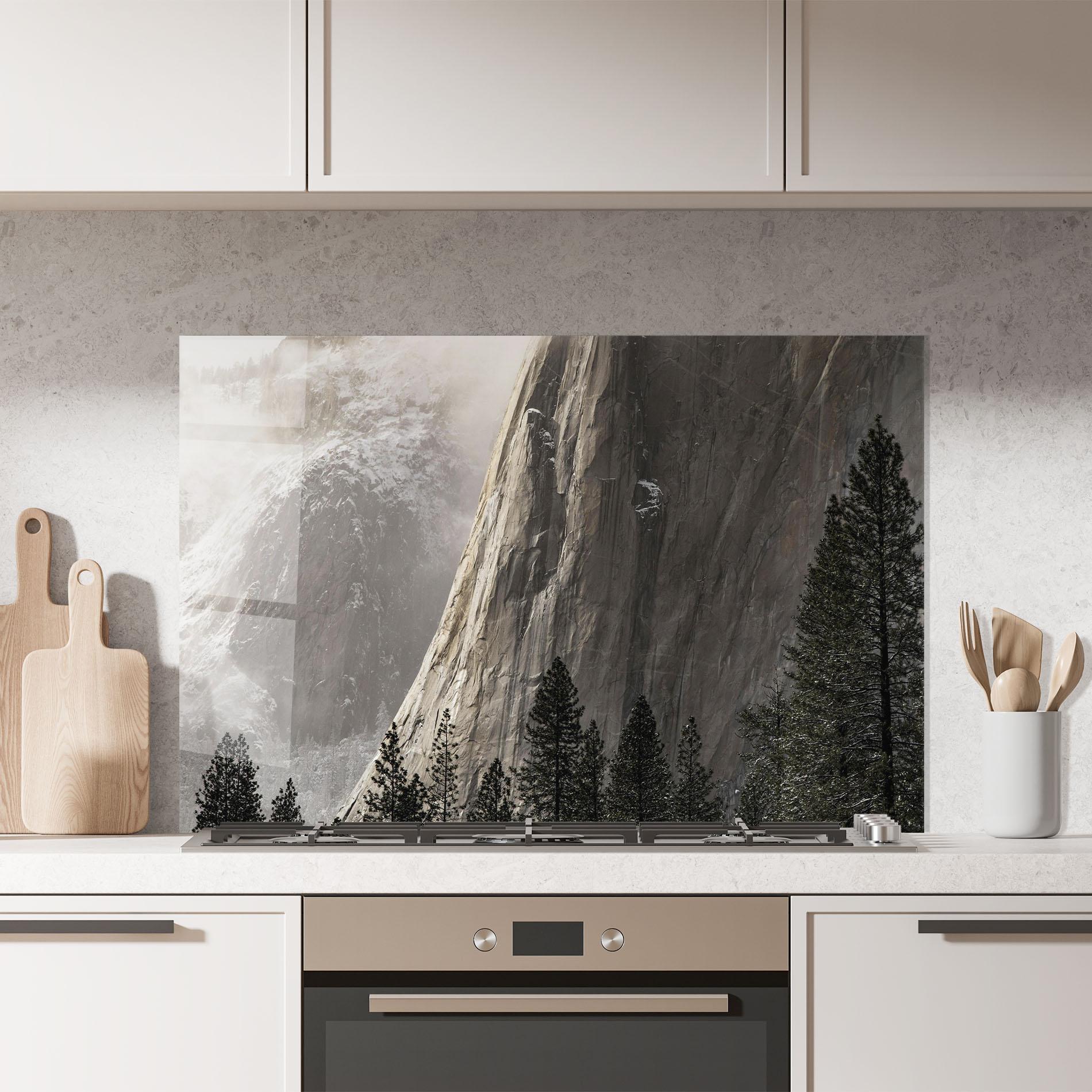 Konyhai üveg hátfal Green Tree Mountain mockup 7