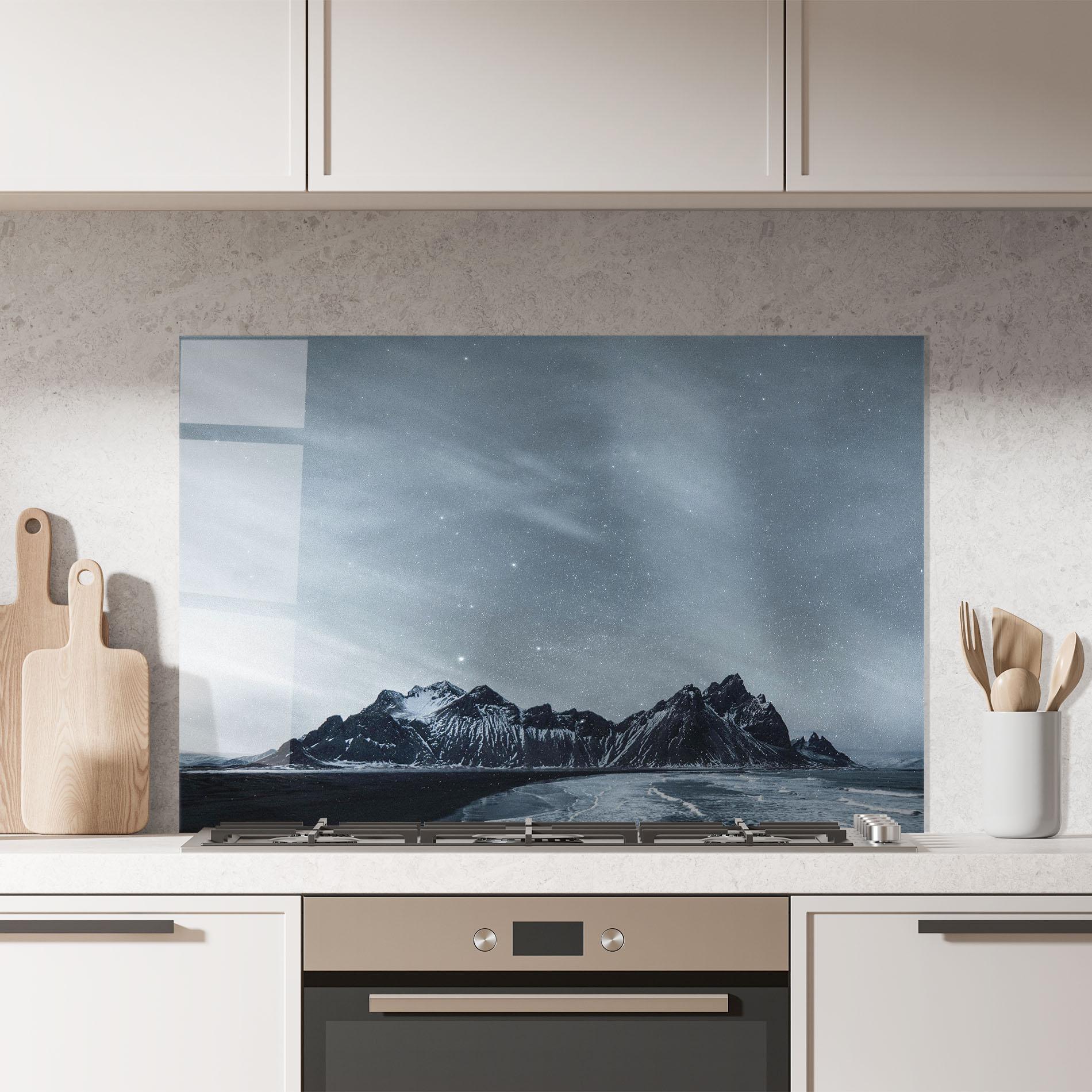 Konyhai üveg hátfal Grey Star Mountain mockup 7