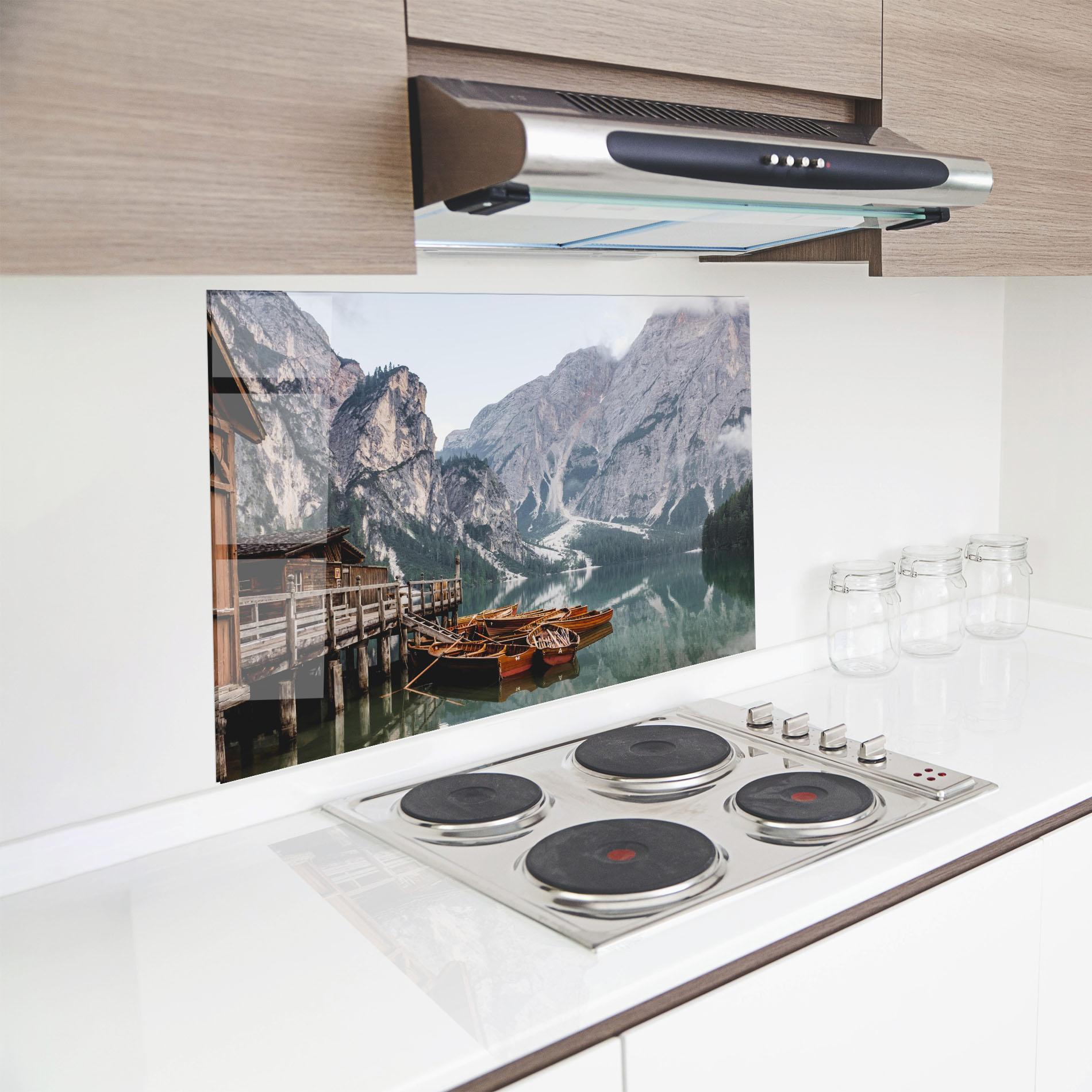 Konyhai üveg hátfal Cabin Lake mockup 8