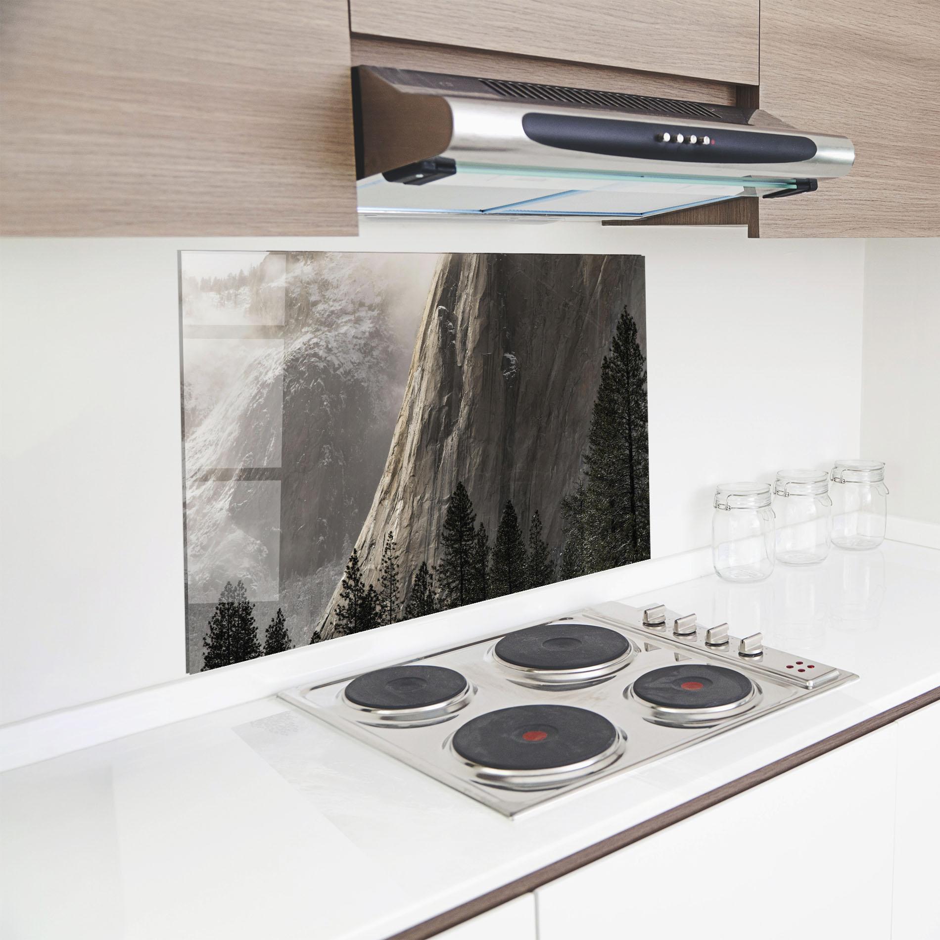 Konyhai üveg hátfal Green Tree Mountain mockup 8