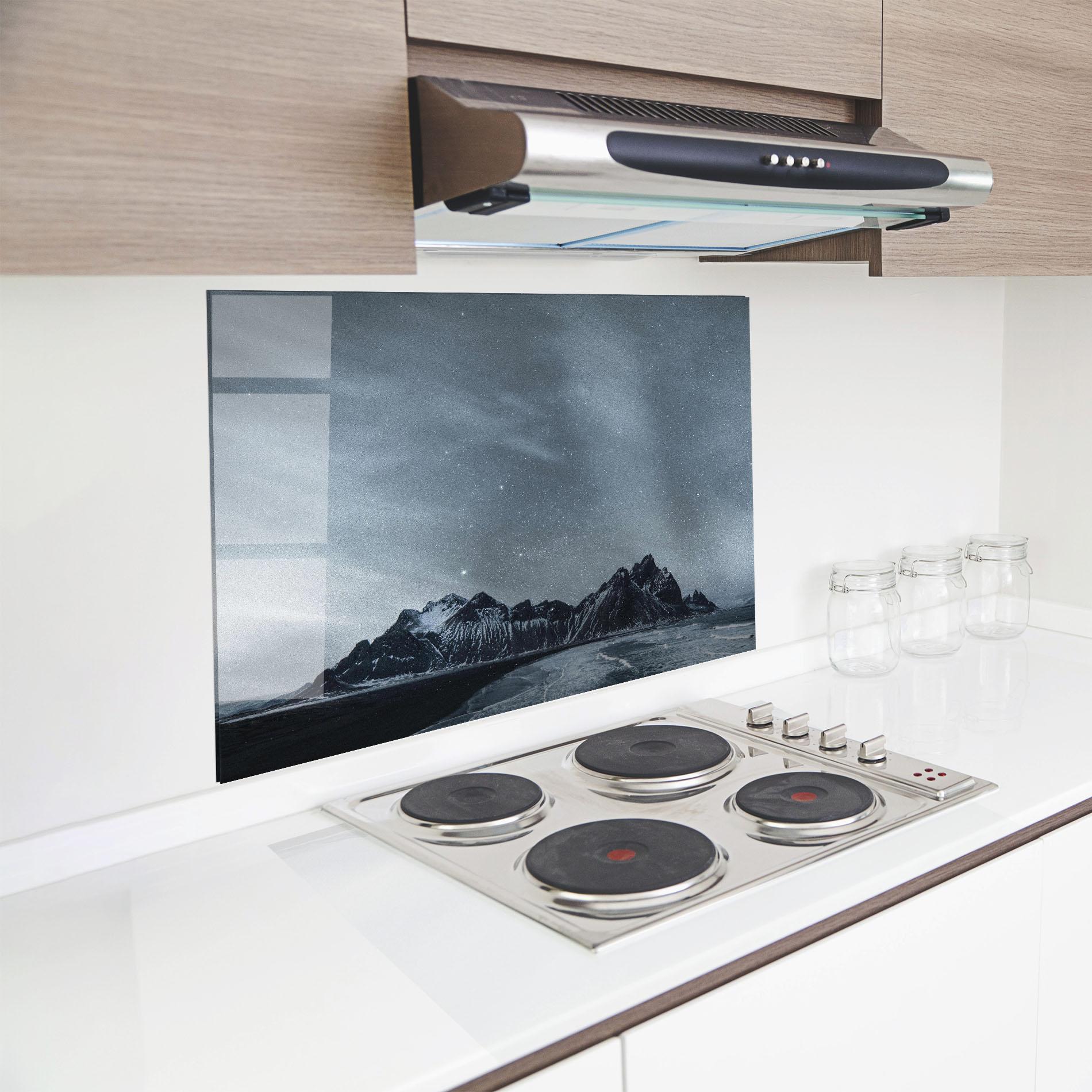 Konyhai üveg hátfal Grey Star Mountain mockup 8
