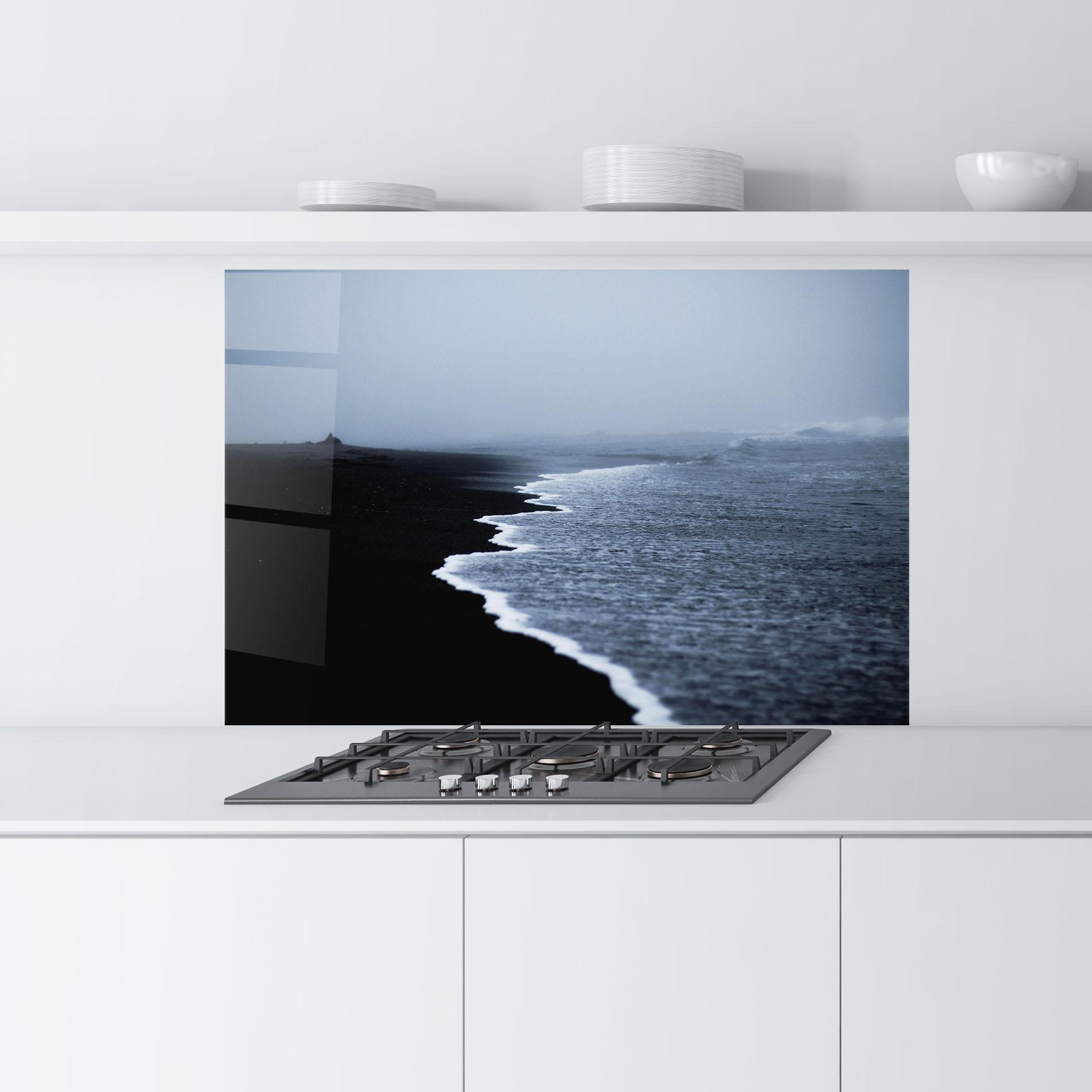 Konyhai üveg hátfal Black Beach View mockup 9