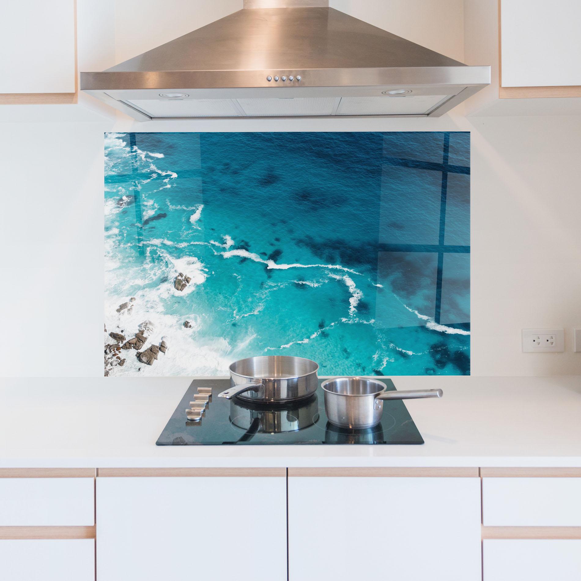 Konyhai üveg hátfal Blue Water Beach mockup 5