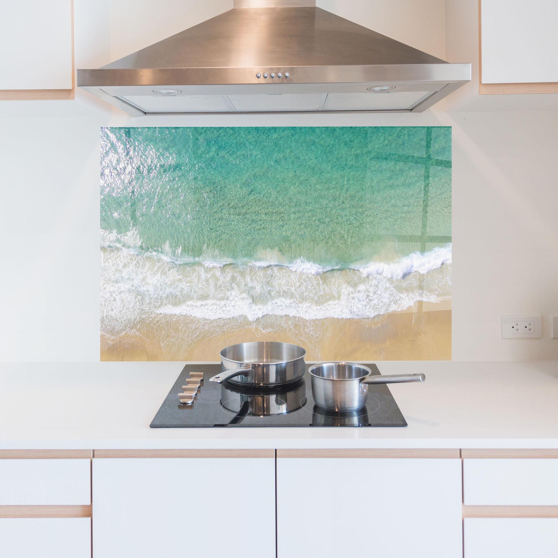 Konyhai üveg hátfal Blue Waves Beach mockup 5