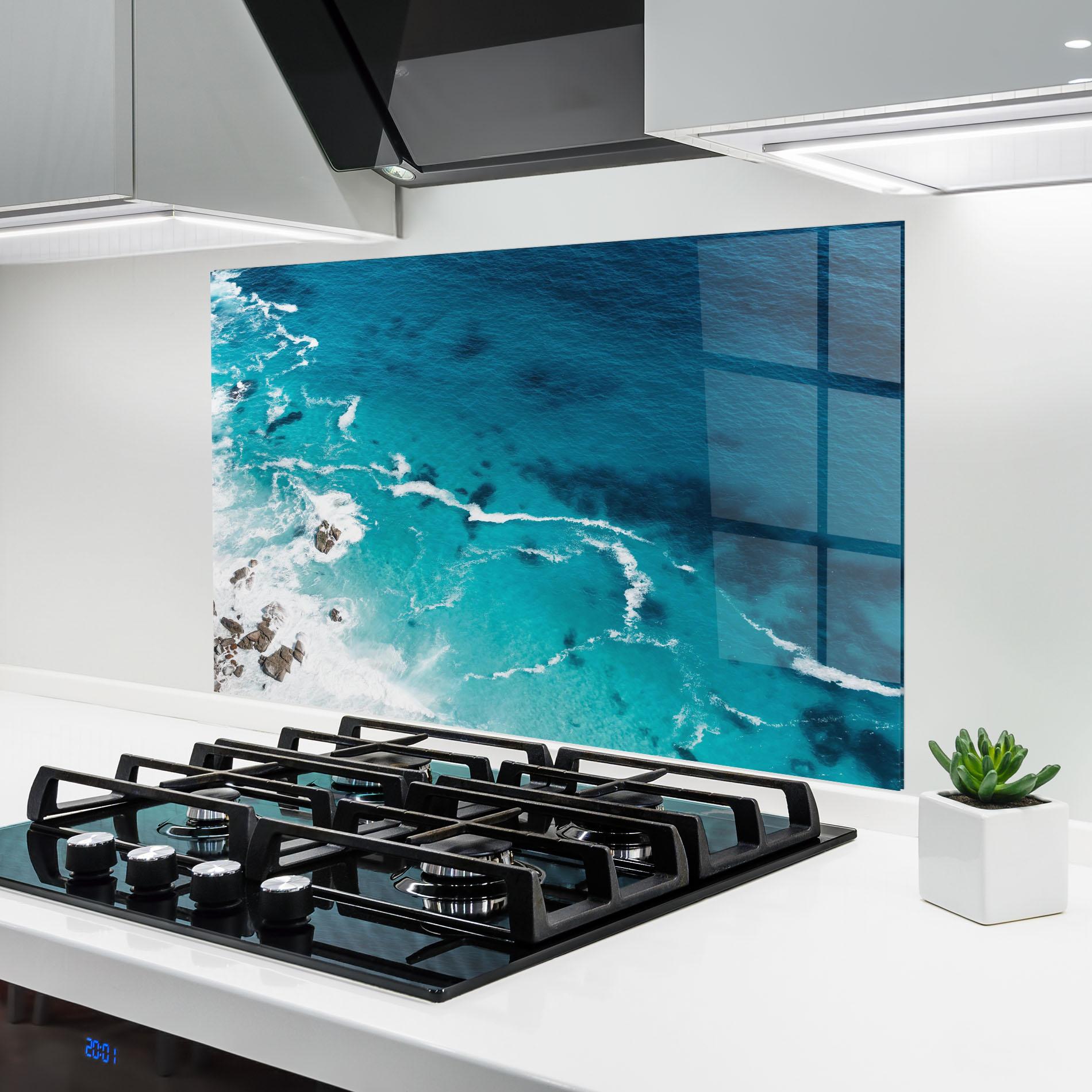Konyhai üveg hátfal Blue Water Beach mockup 6