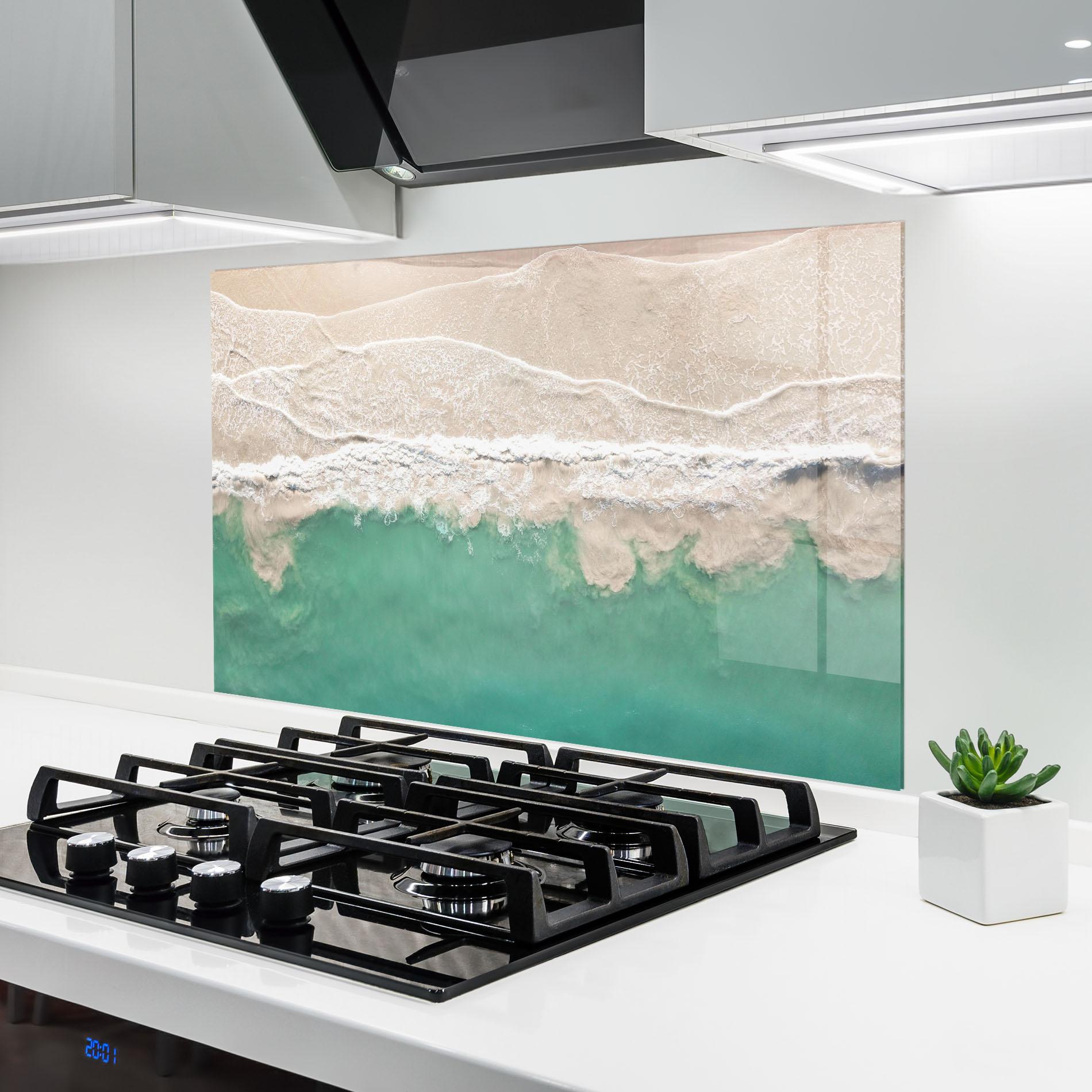 Konyhai üveg hátfal Pretty Blue Beach mockup 6