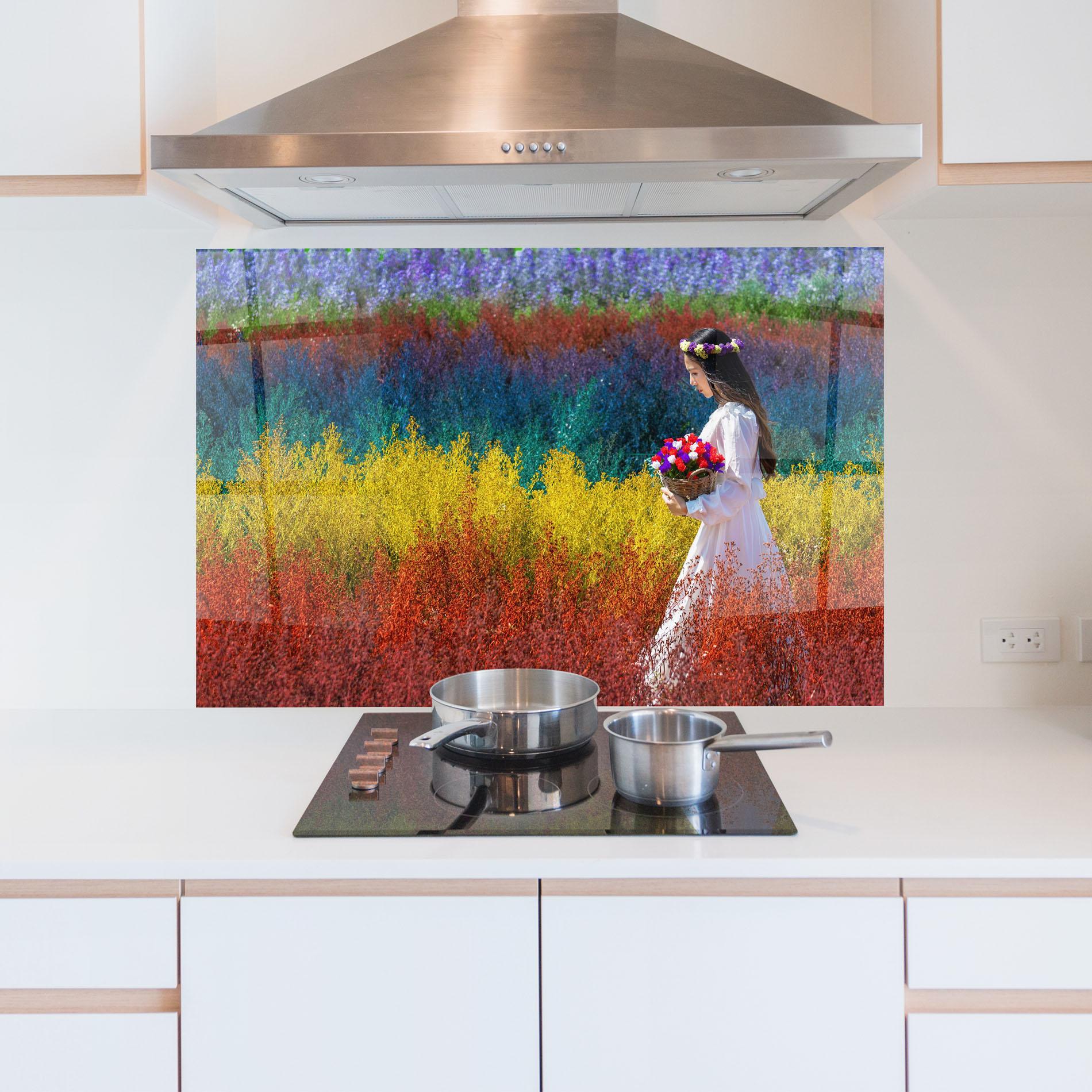 Konyhai üveg hátfal Holding Spring Flowers mockup 5