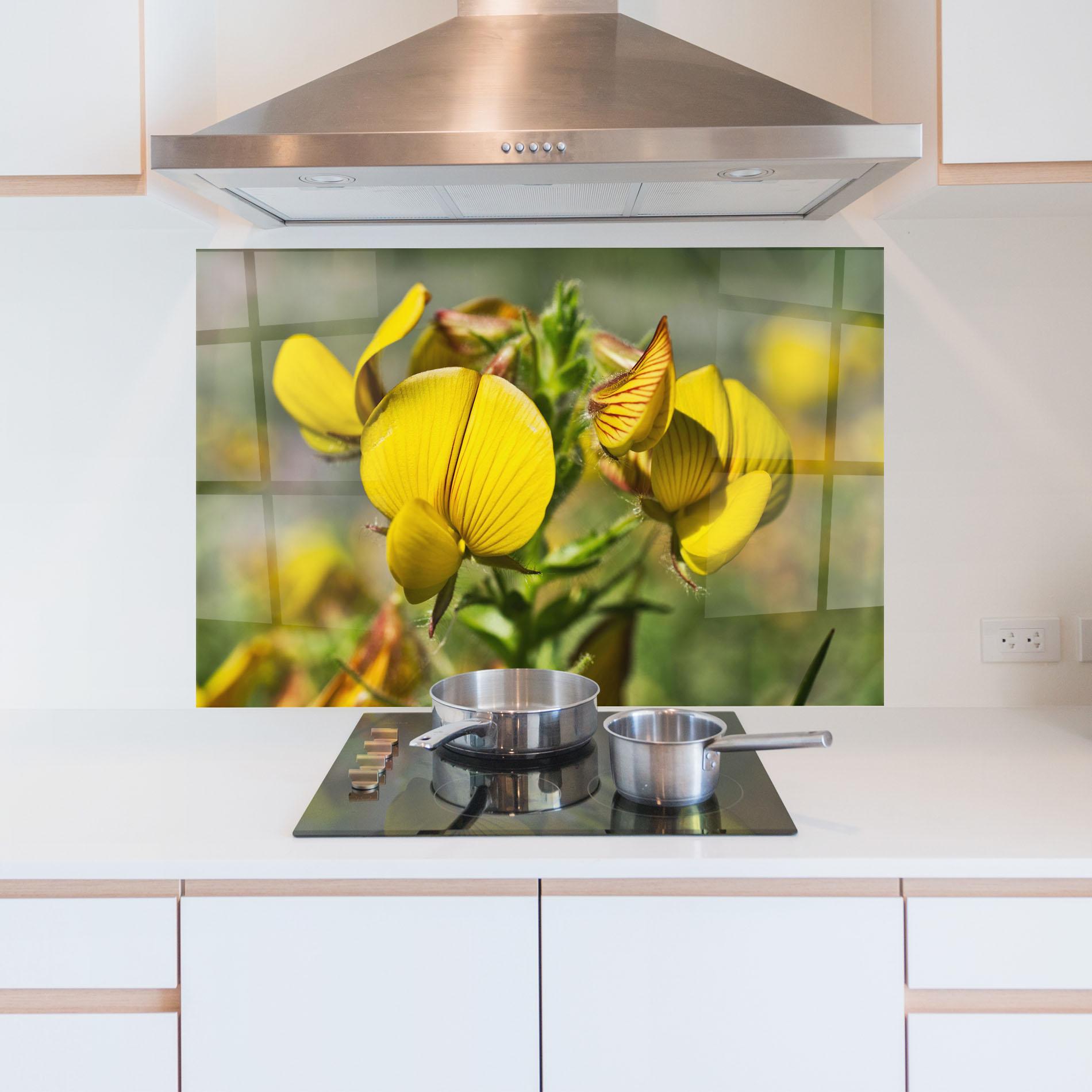 Konyhai üveg hátfal Pretty Spring Yellow Flower mockup 5