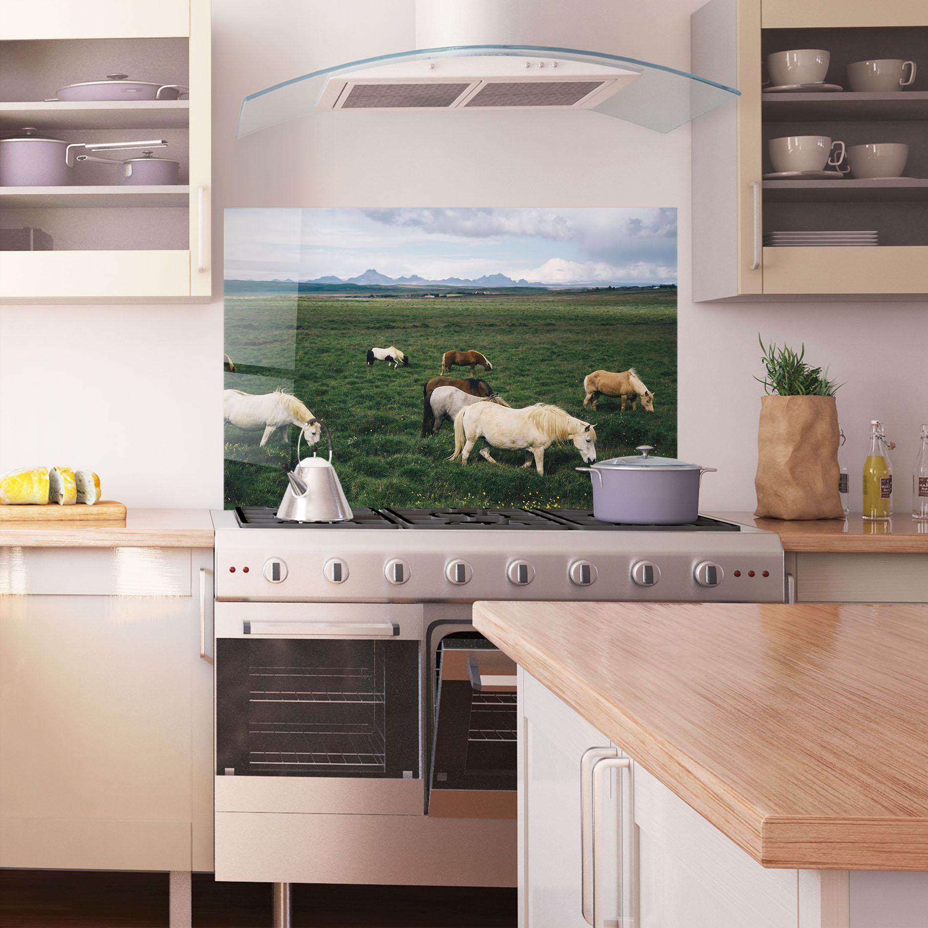 Konyhai üveg hátfal Countryside Horses mockup 1