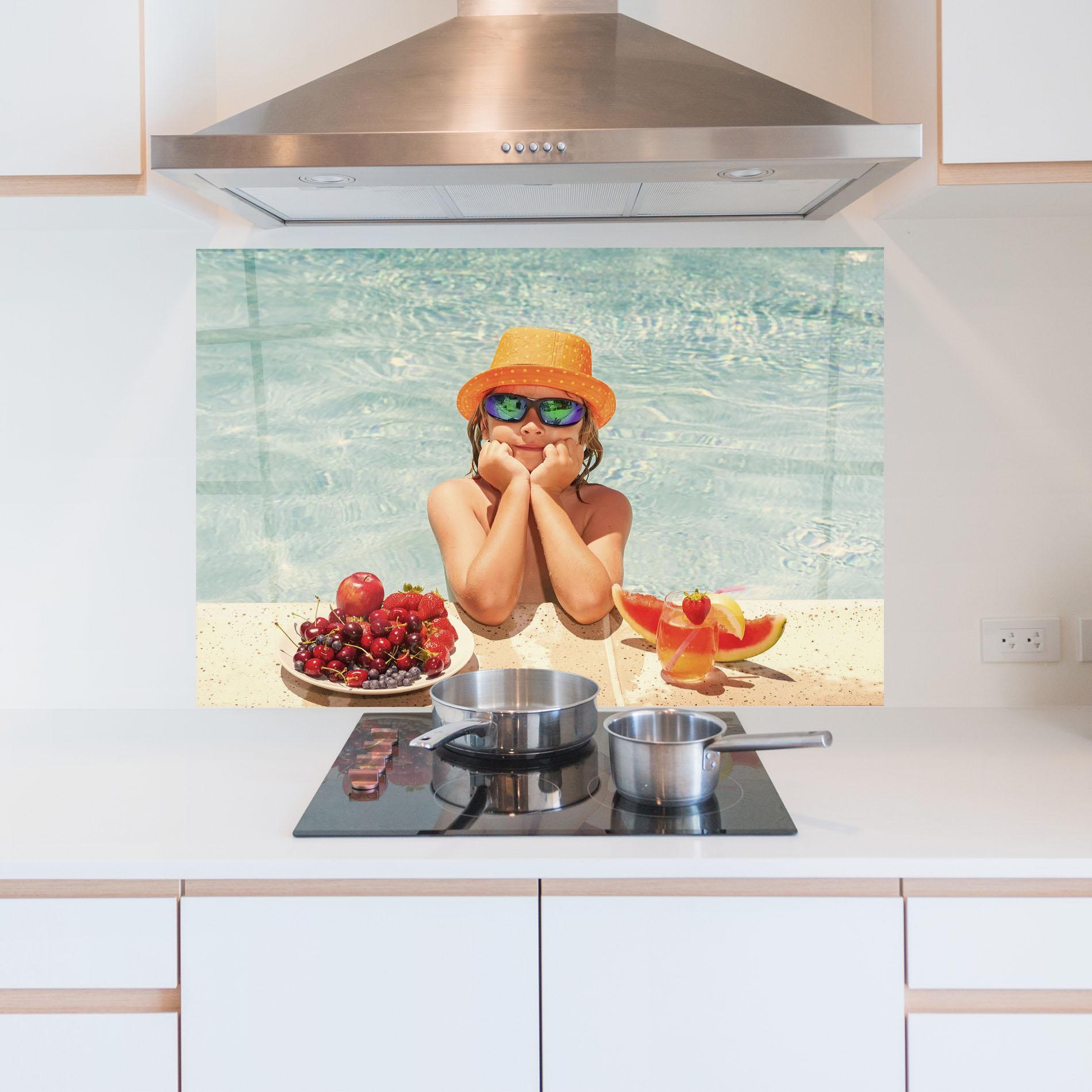 Konyhai üveg hátfal Child Swimming mockup 5