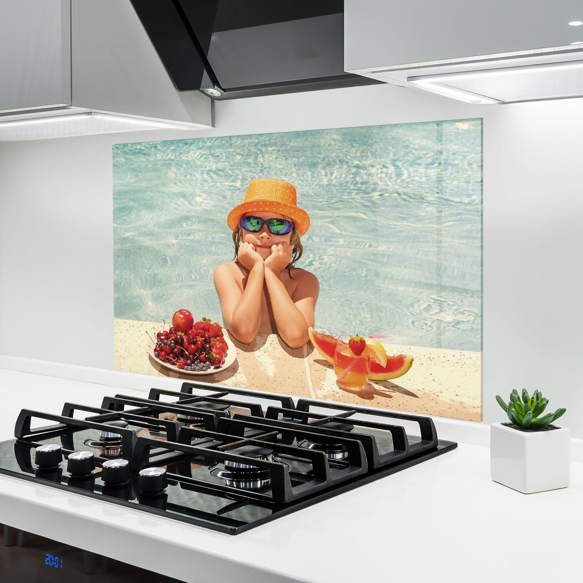 Konyhai üveg hátfal Child Swimming mockup 6