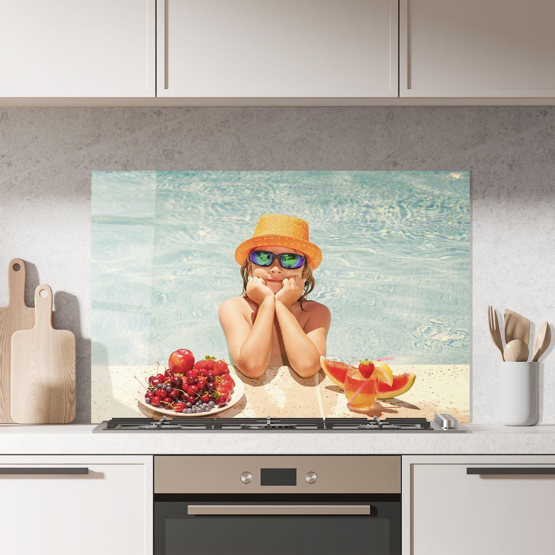 Konyhai üveg hátfal Child Swimming mockup 7