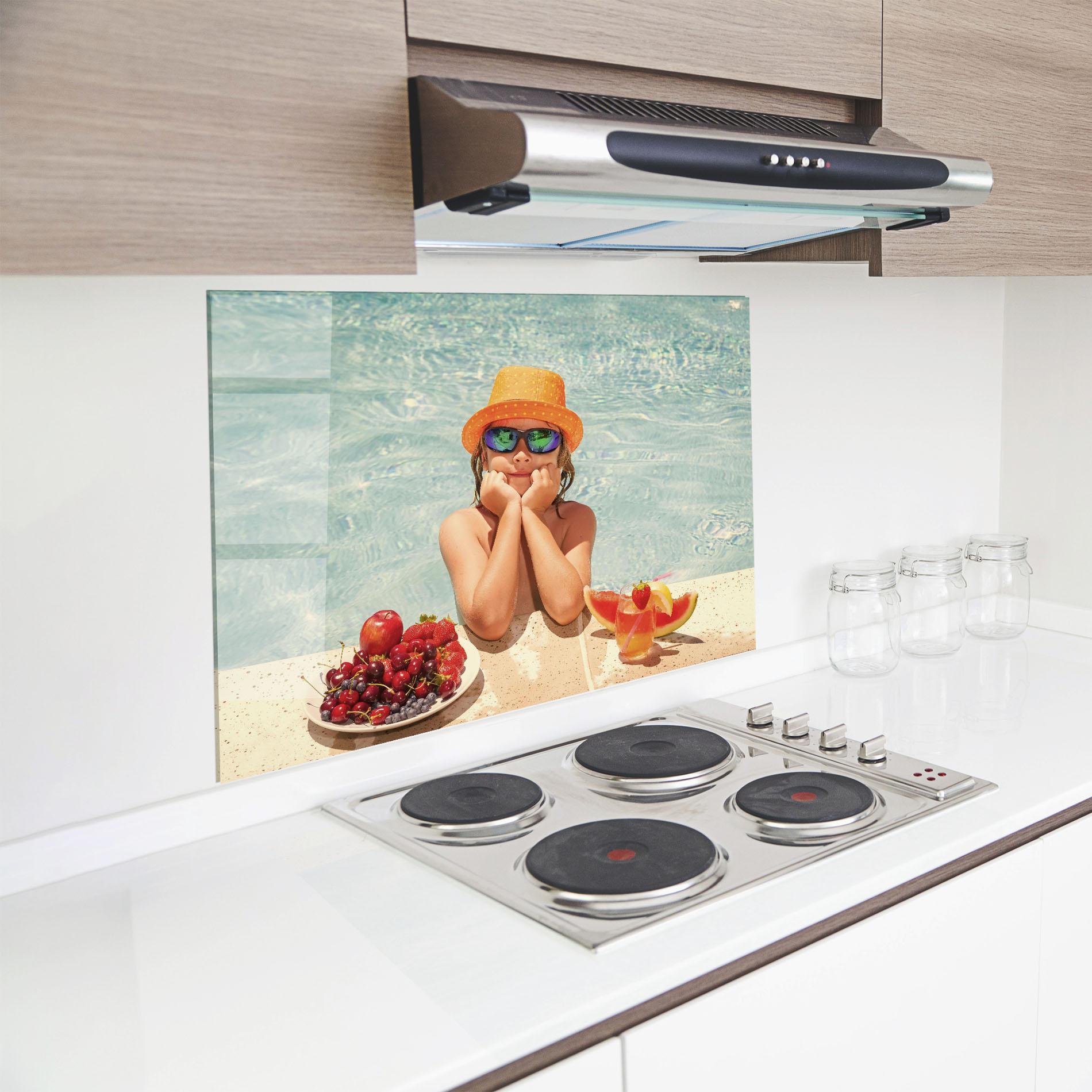 Konyhai üveg hátfal Child Swimming mockup 8