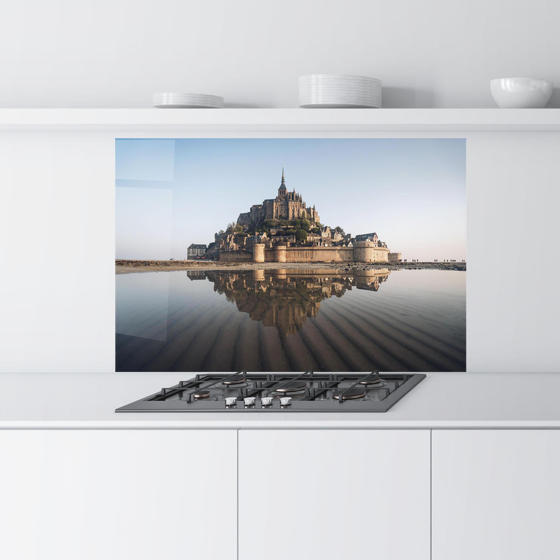 Konyhai üveg hátfal Castle Reflection mockup 9