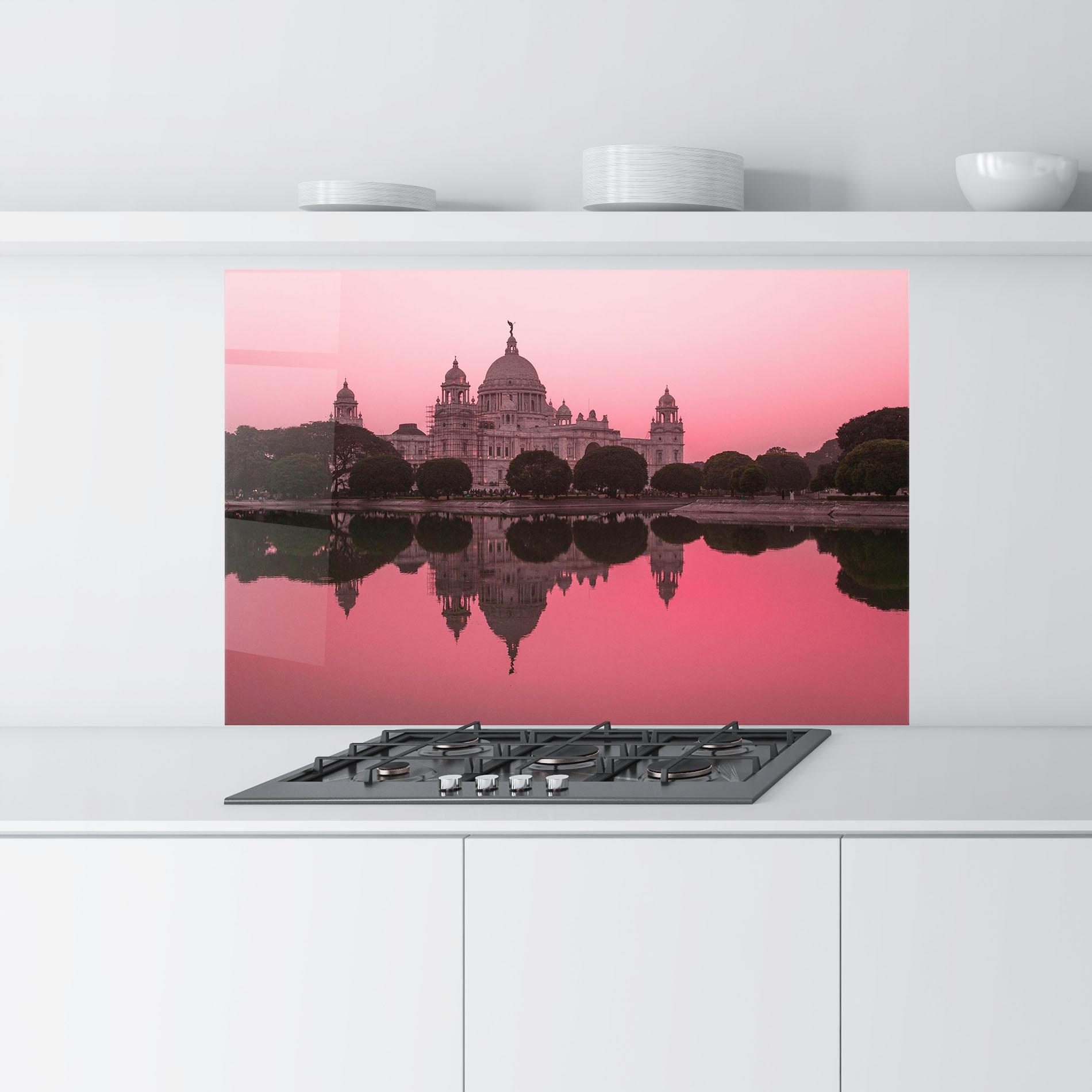 Konyhai üveg hátfal Red Lake Reflection mockup 9