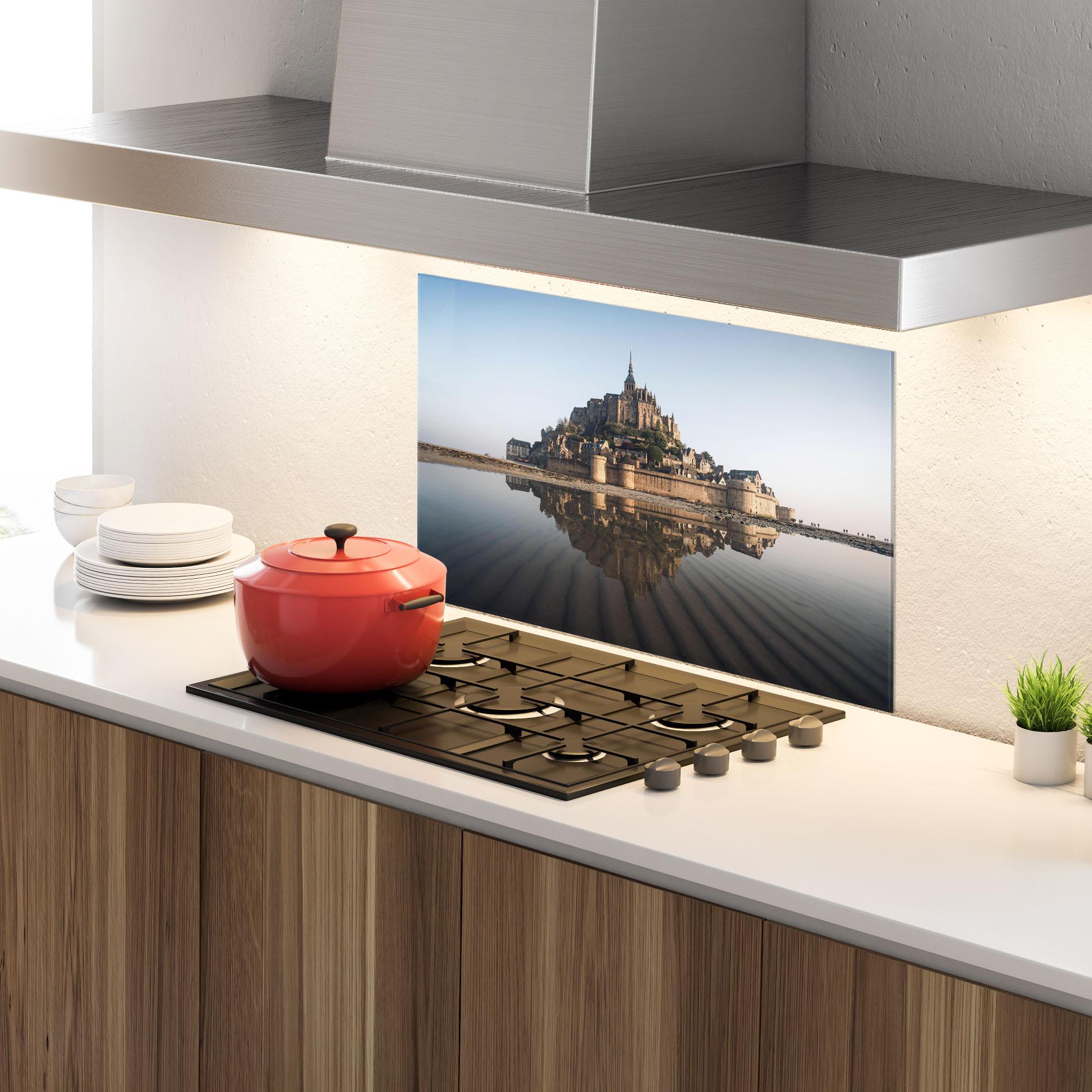 Konyhai üveg hátfal Castle Reflection mockup 4