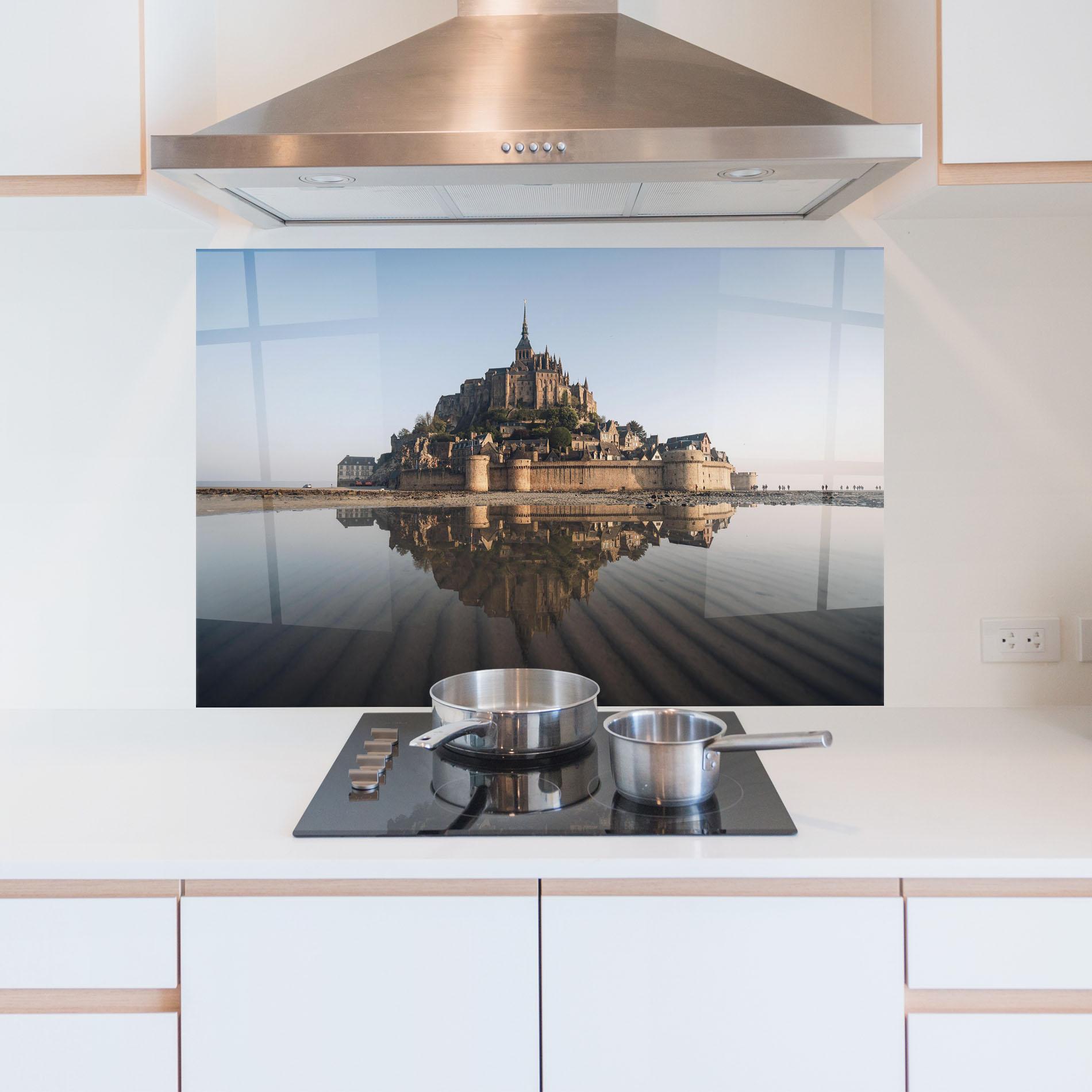 Konyhai üveg hátfal Castle Reflection mockup 5