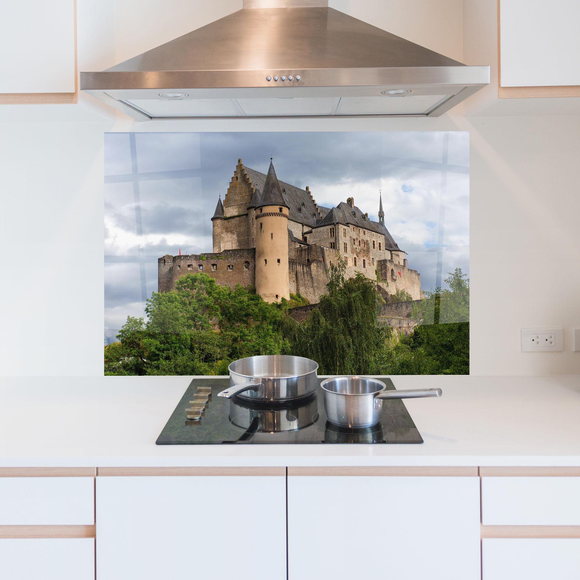 Konyhai üveg hátfal Castle Vianden mockup 5
