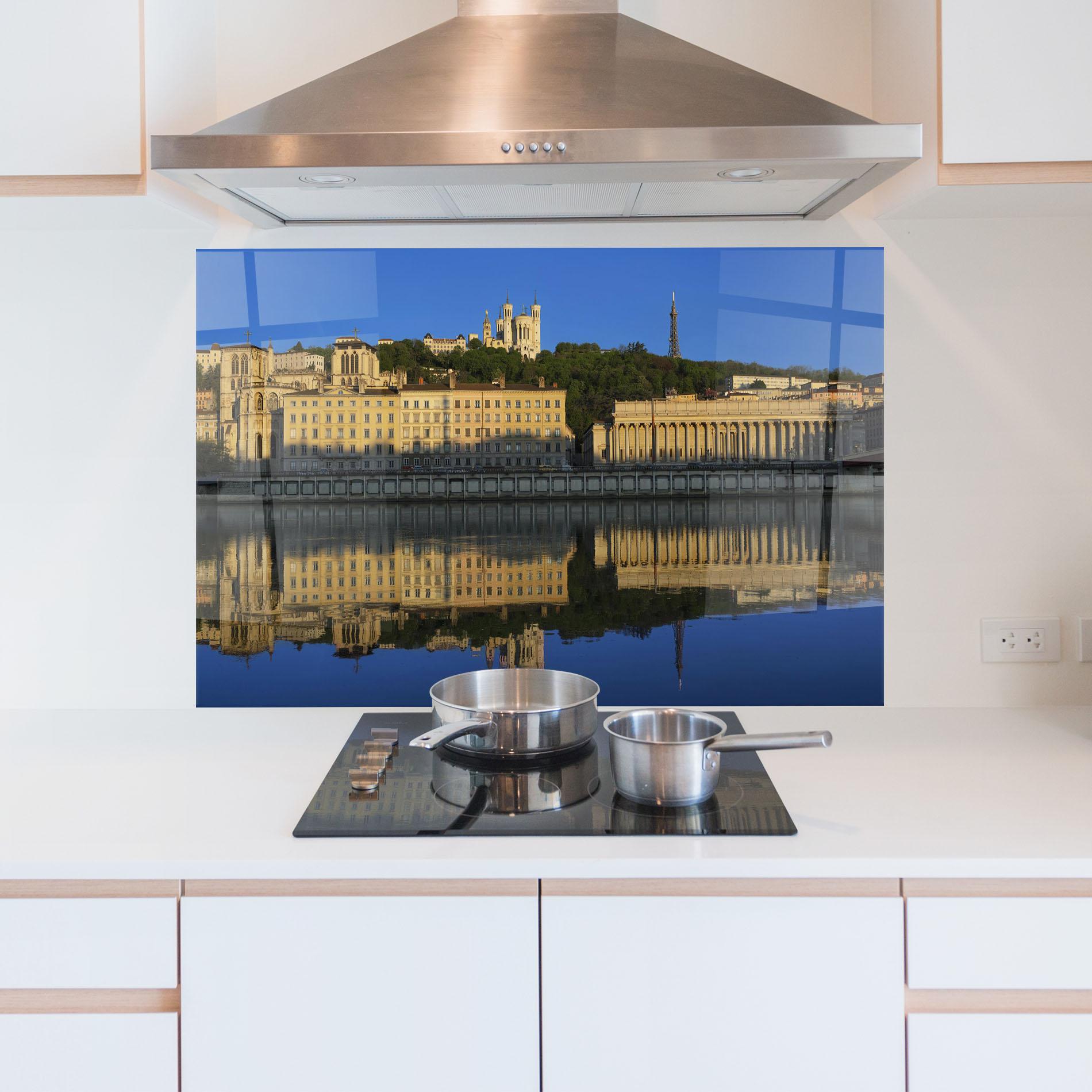 Konyhai üveg hátfal Lyon France mockup 5