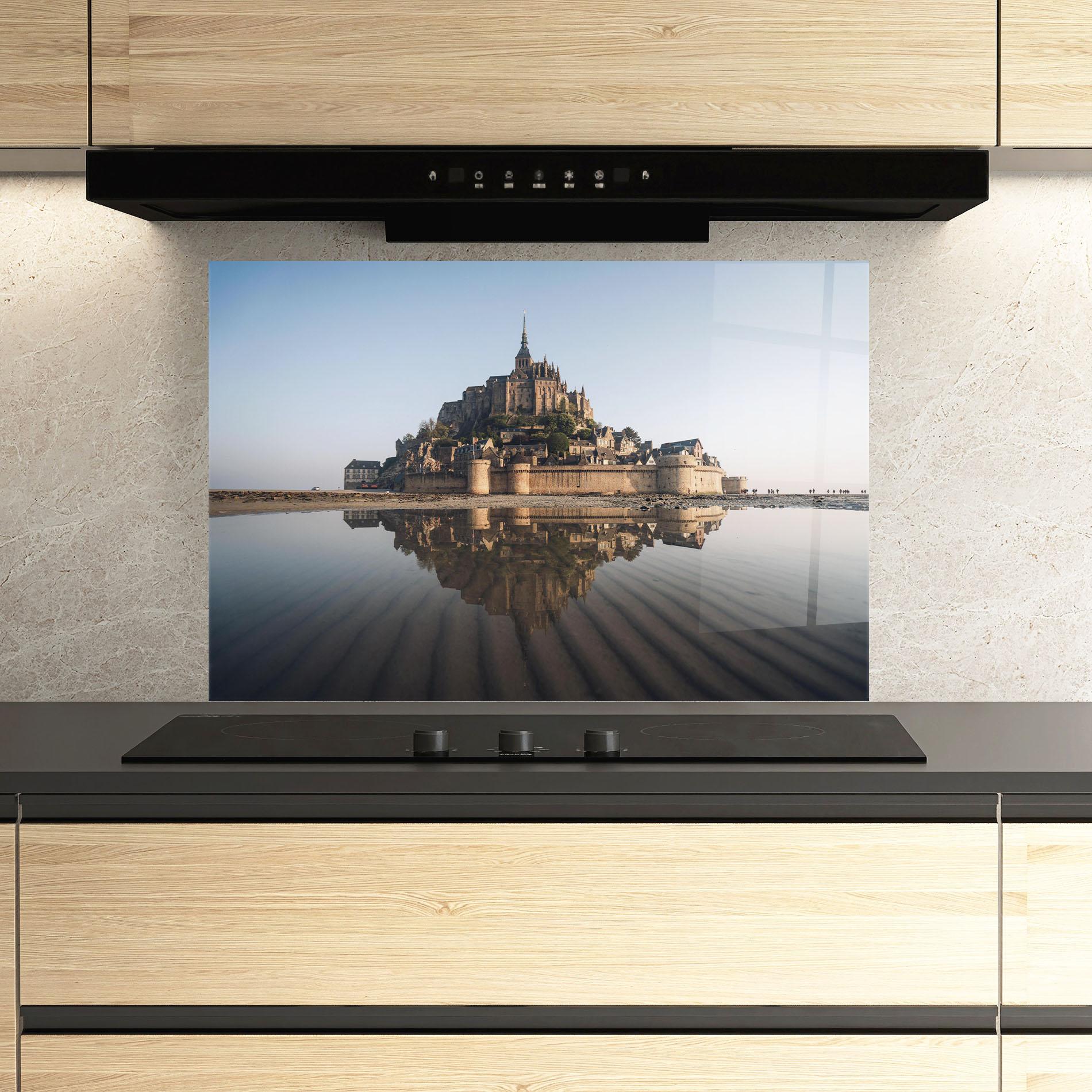 Konyhai üveg hátfal Castle Reflection mockup 3