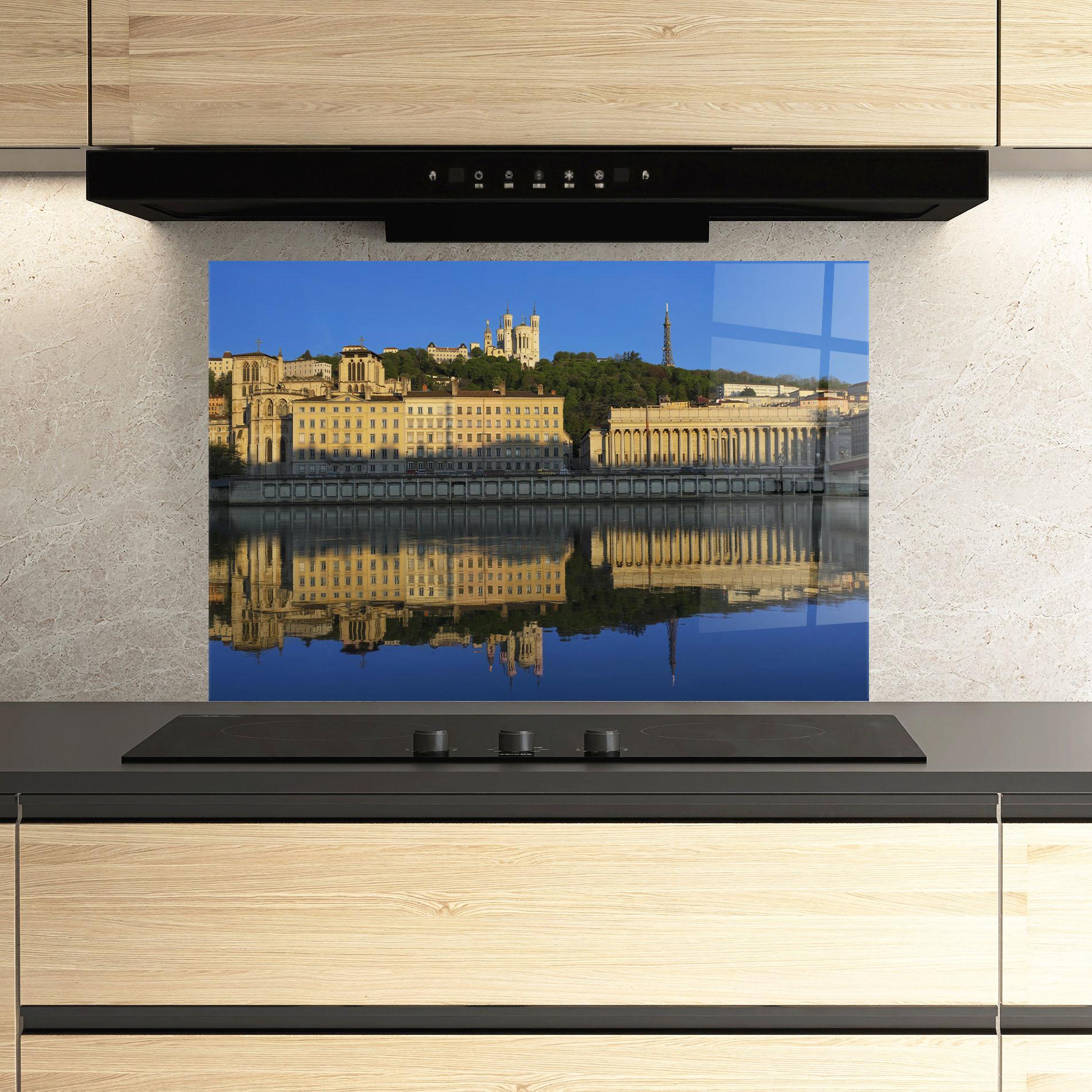 Konyhai üveg hátfal Lyon France mockup 3