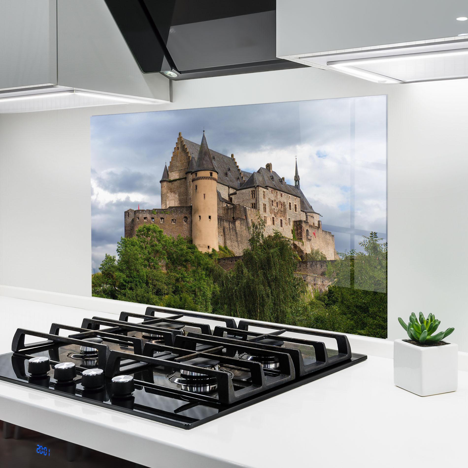 Konyhai üveg hátfal Castle Vianden mockup 6