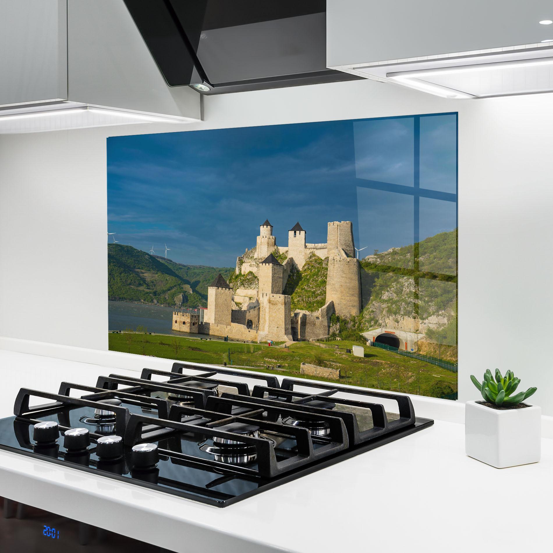 Konyhai üveg hátfal Medieval Golubac Serbia mockup 6