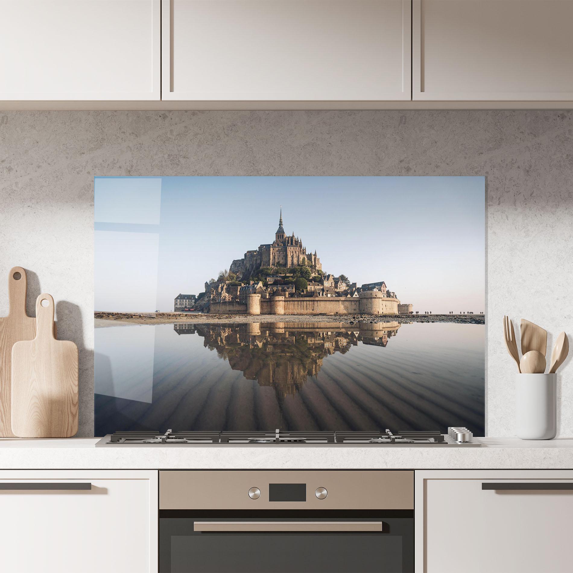 Konyhai üveg hátfal Castle Reflection mockup 7