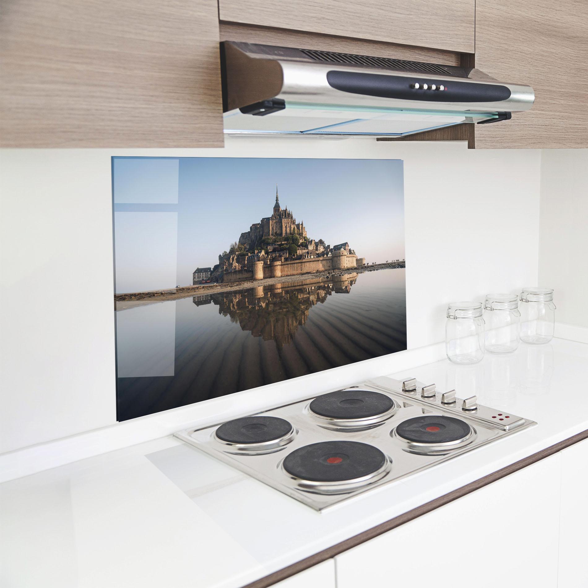 Konyhai üveg hátfal Castle Reflection mockup 8