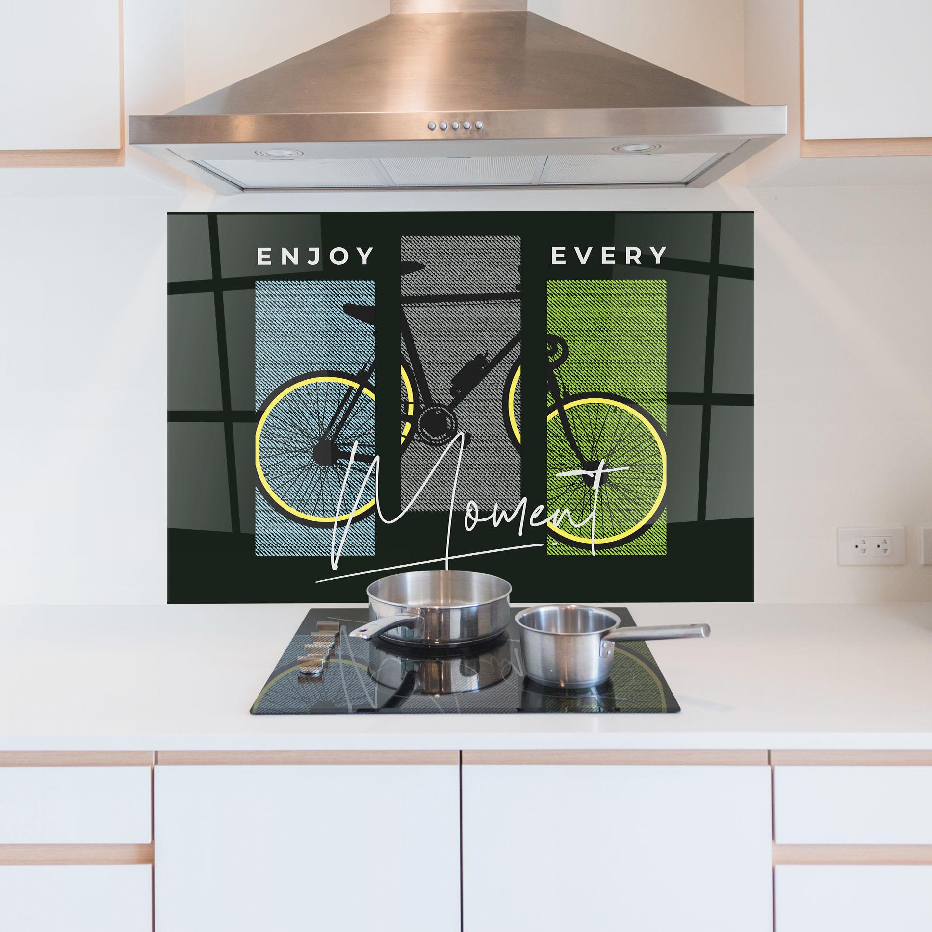 Konyhai üveg hátfal Moment Bike mockup 5