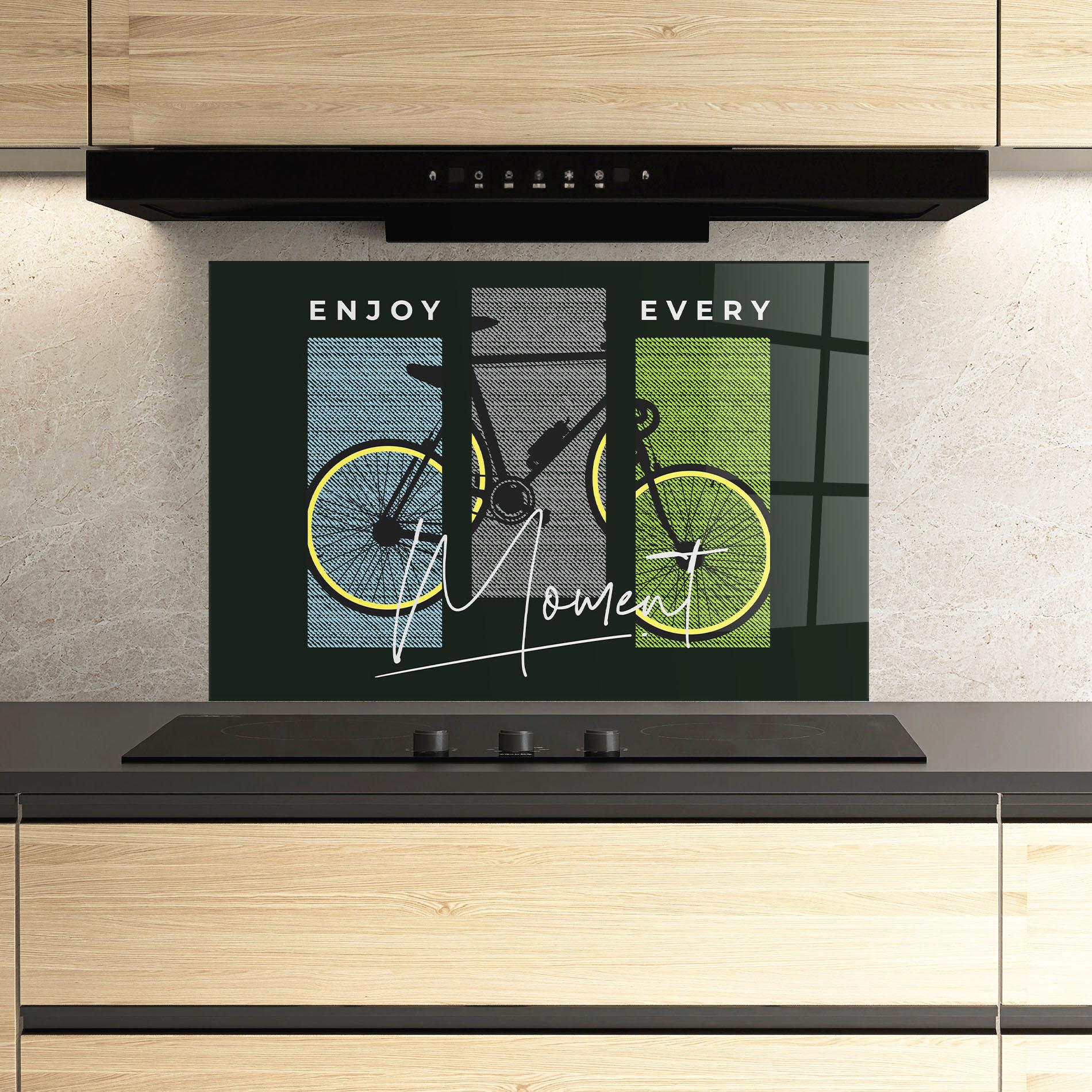 Konyhai üveg hátfal Moment Bike mockup 3