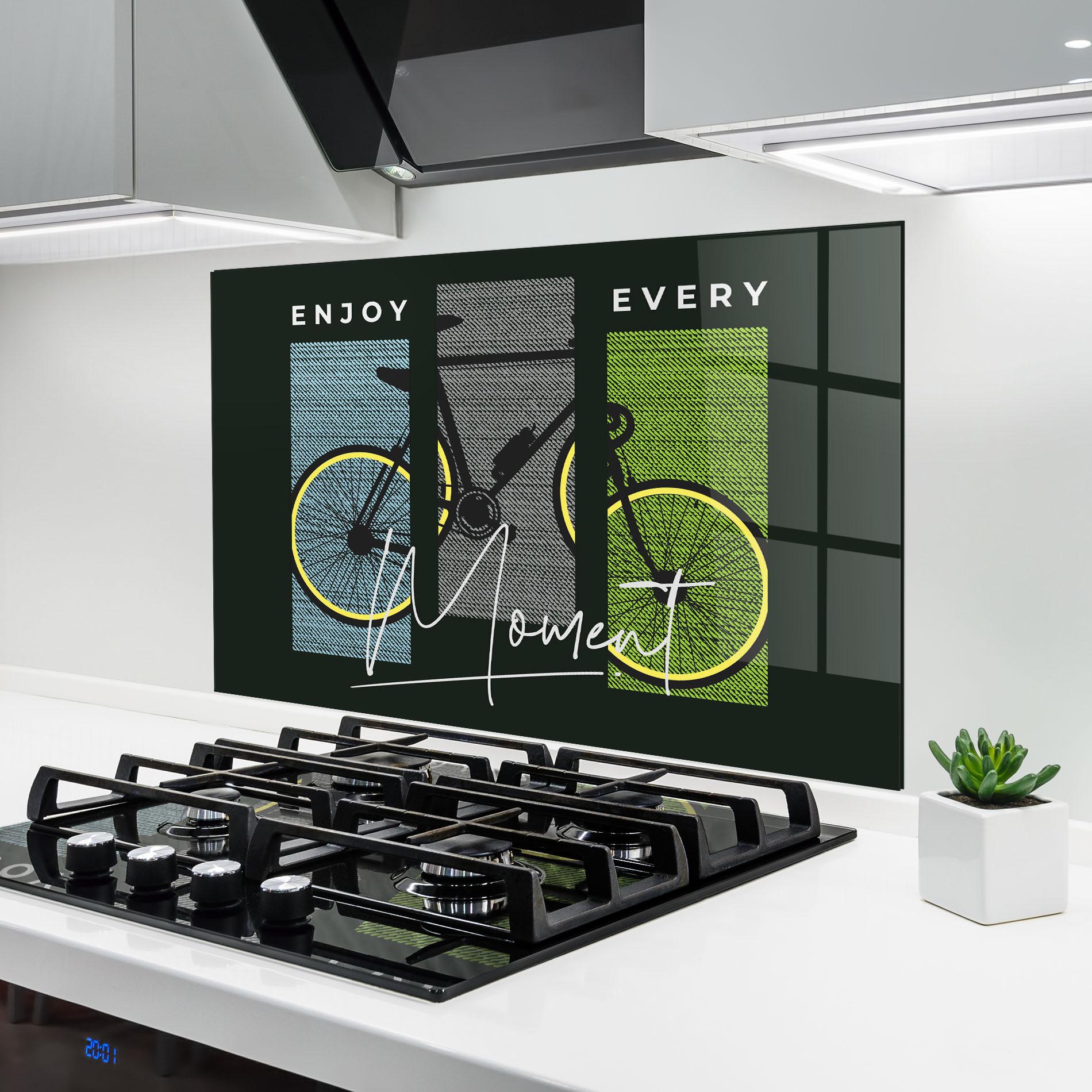 Konyhai üveg hátfal Moment Bike mockup 6