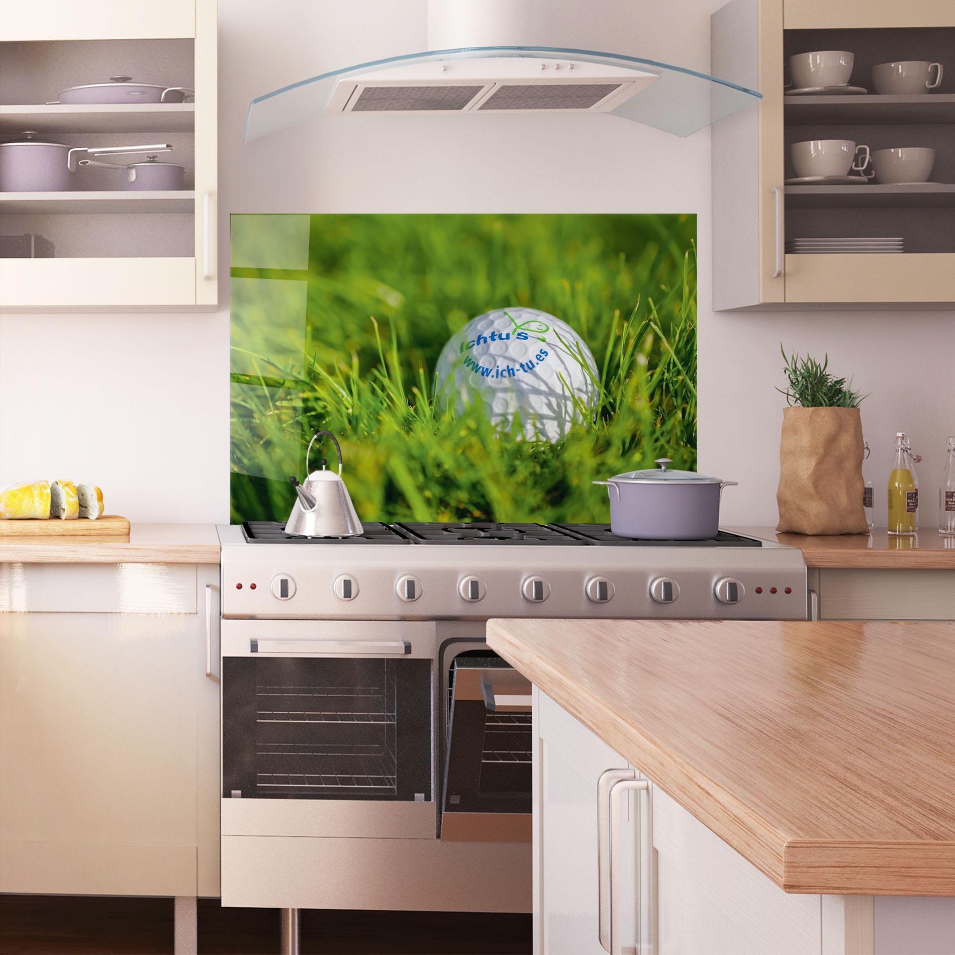 Konyhai üveg hátfal Golf Ball In Grass mockup 1