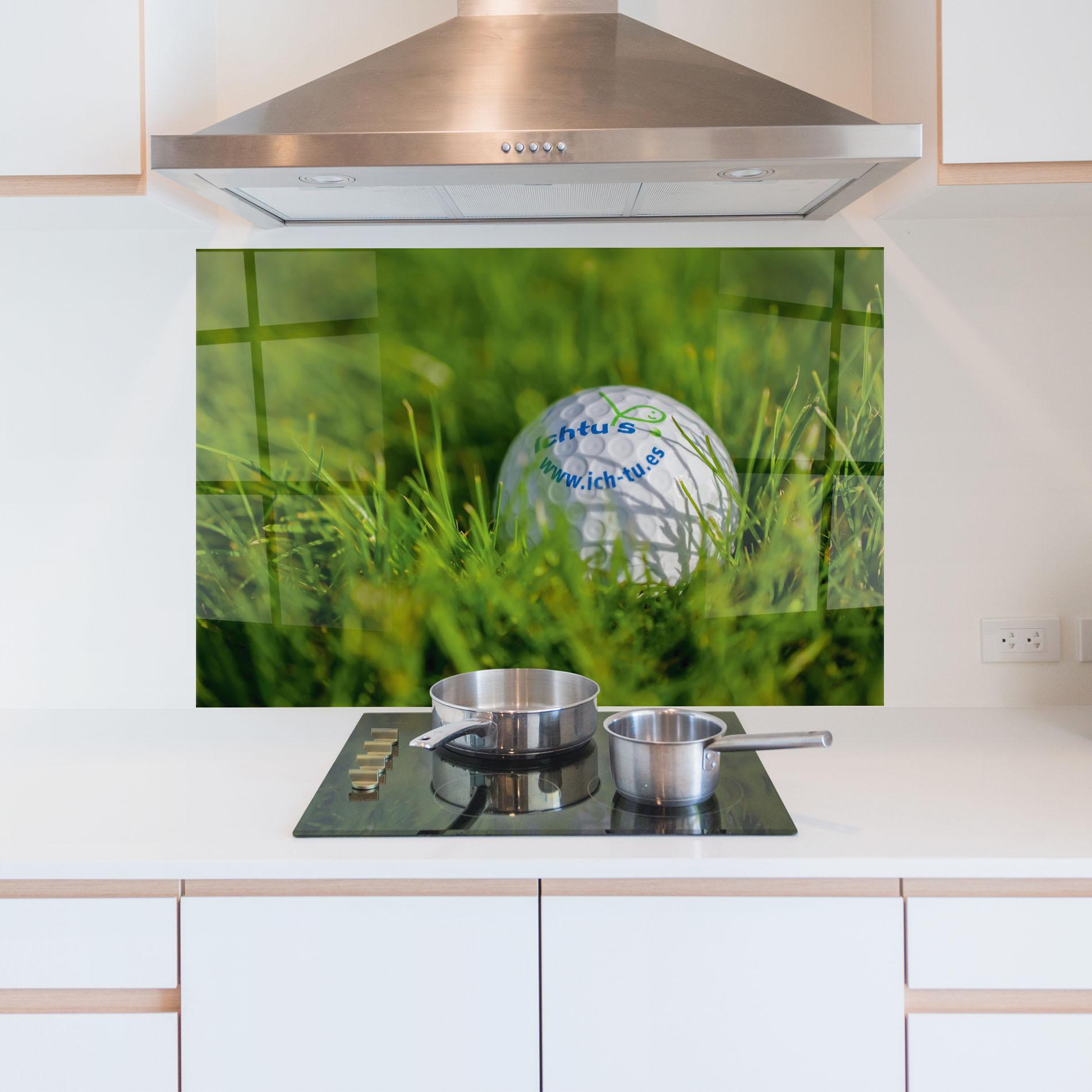 Konyhai üveg hátfal Golf Ball In Grass mockup 5