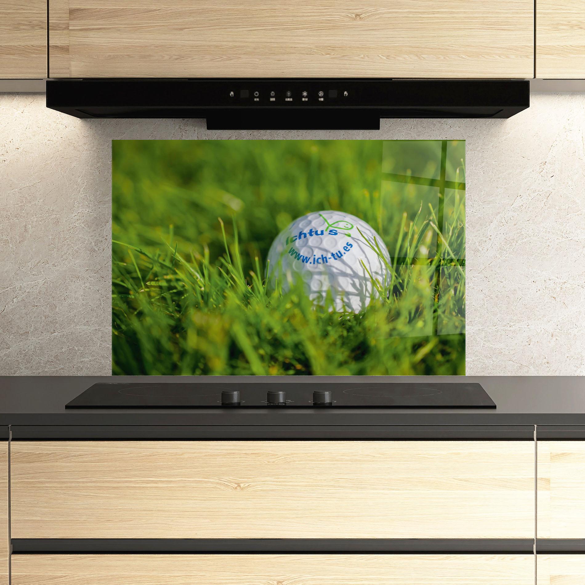 Konyhai üveg hátfal Golf Ball In Grass mockup 3