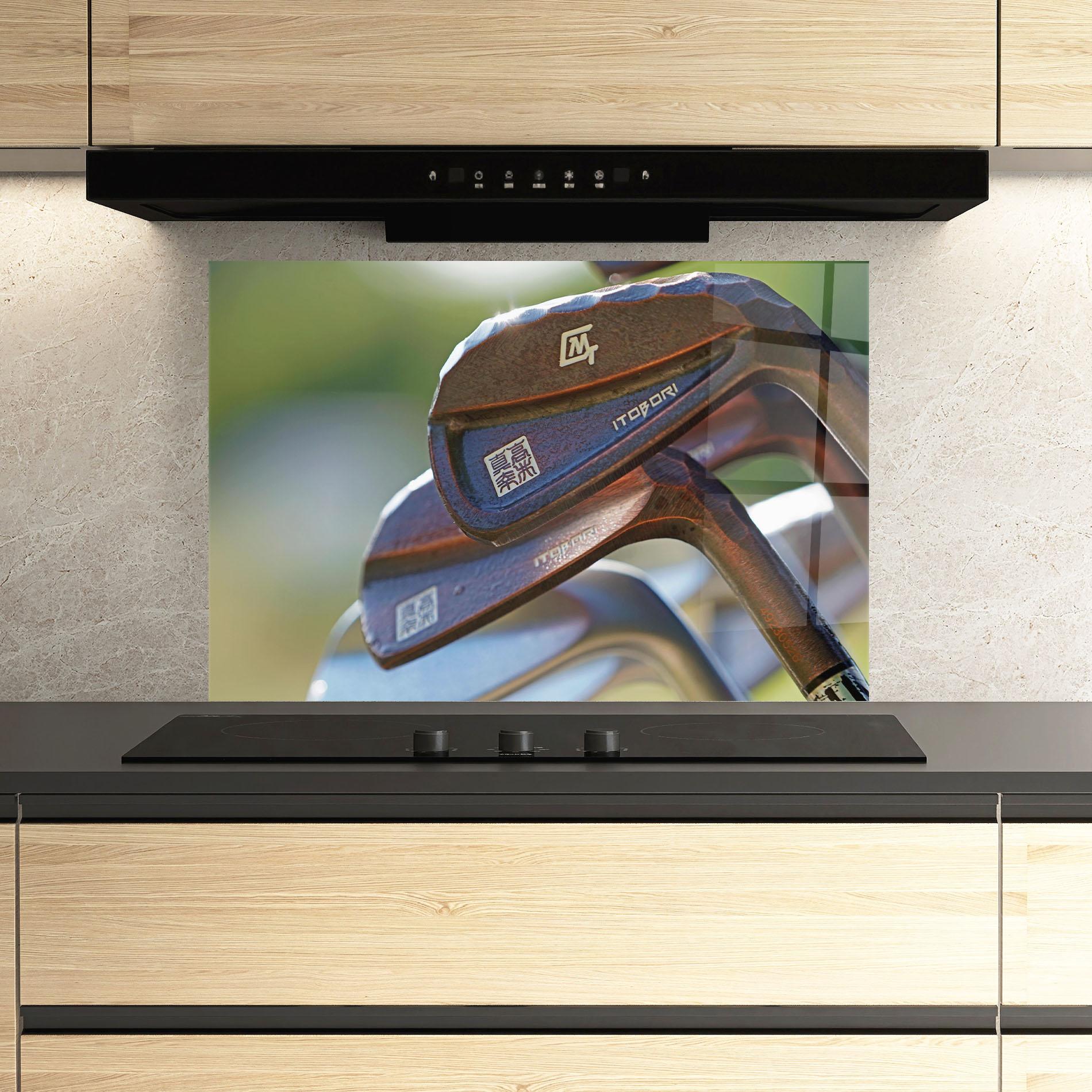 Konyhai üveg hátfal Golf Club Close Up mockup 3